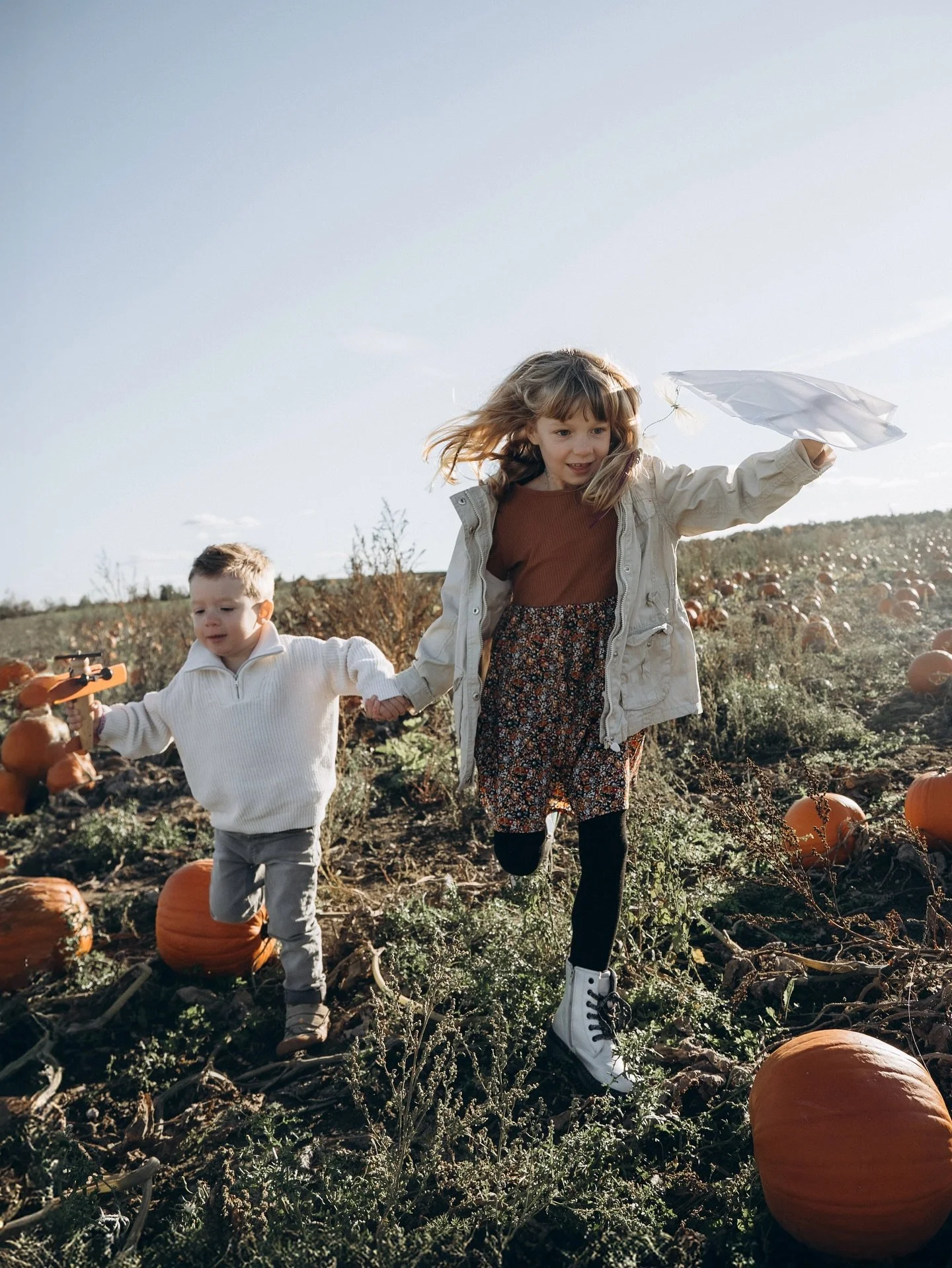 Vielleicht kennst du das:
Kinder reagieren selten so, wie man es erwartet.
Und genau deshalb verlasse ich mich auch nicht auf
&bdquo;Pl&auml;ne&ldquo;.

Manche starten direkt im Turbo-Modus: 
rennen, springen, komplett im Abenteuer.
Perfekt - dann ho