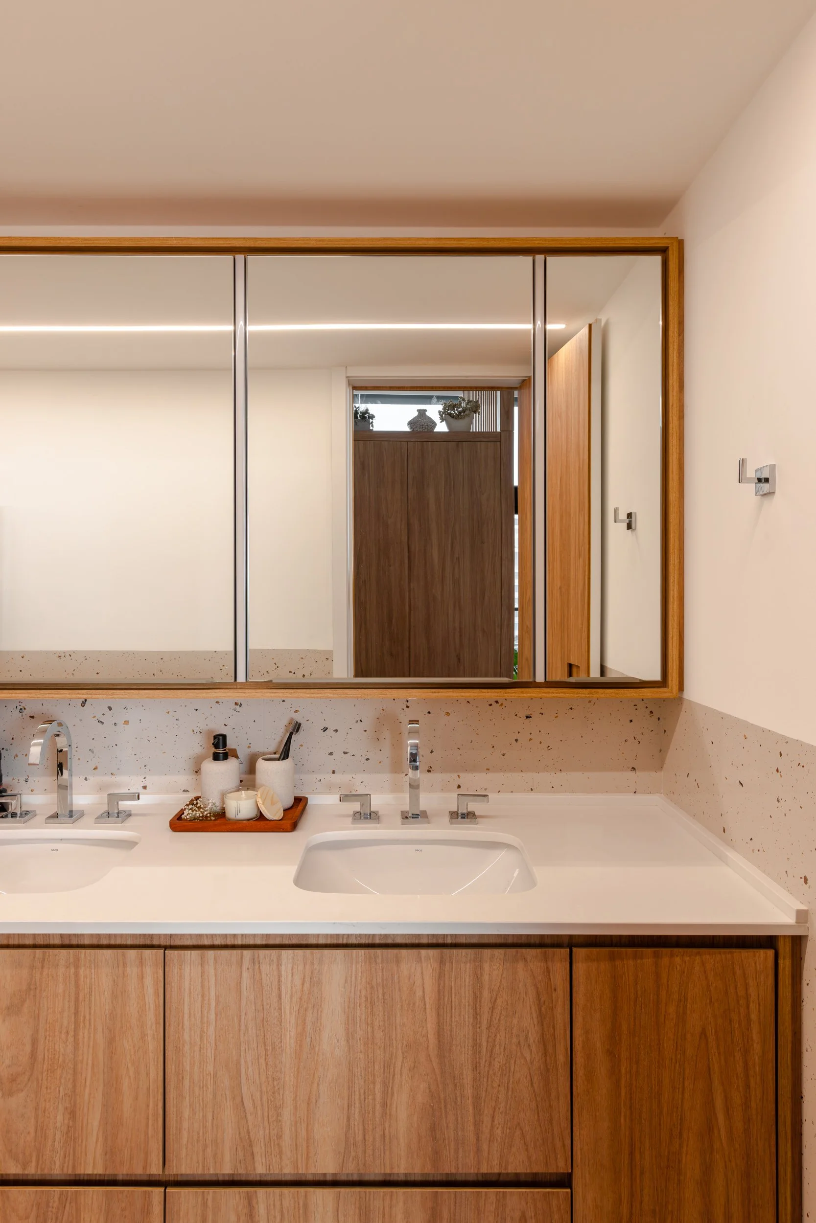 _08A2135-Enhanced-NR copyright manuel sa.jpg