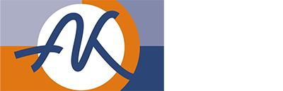 Logo mit stilisiertem blauen und weißen Buchstaben und einem orangefarbenen Kreis.