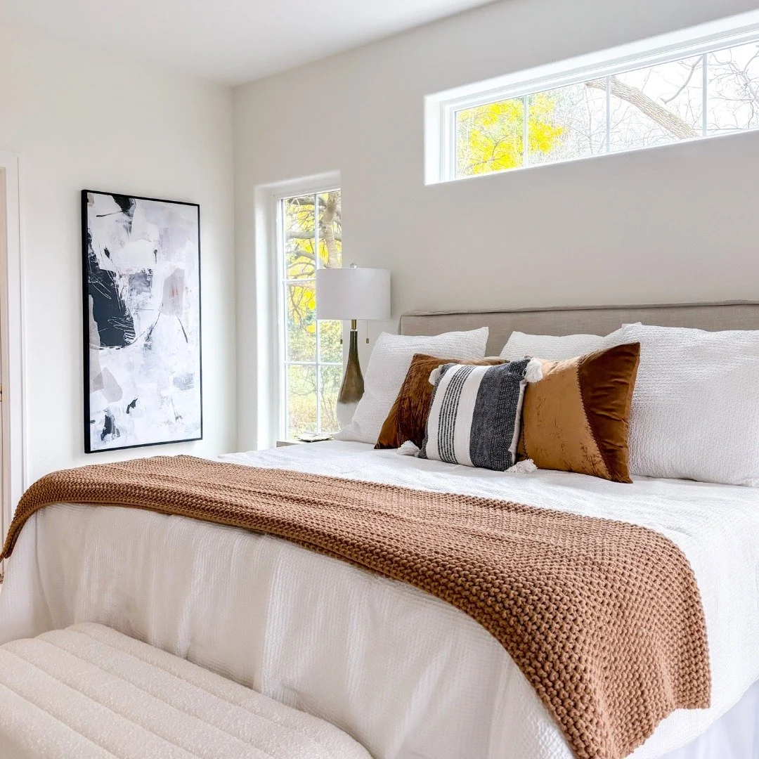 🌞Sunday Snapshot🌞
Restful &amp; Radiant

Warm tones transform a bedroom into a space that feels grounded, calm, and inviting. Through layered linens and earthy accents, staging with warmth helps buyers imagine restful mornings and cozy nights.

#fo