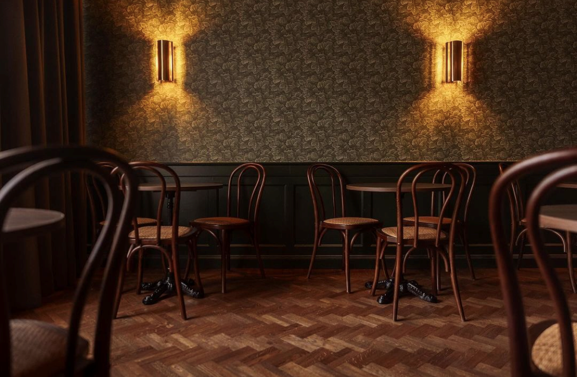 Gibson matsal Caroline.png