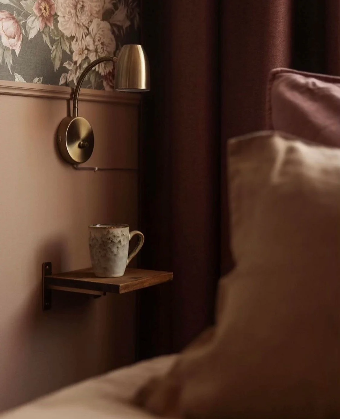 Gibson sängbord Caroline.jpg