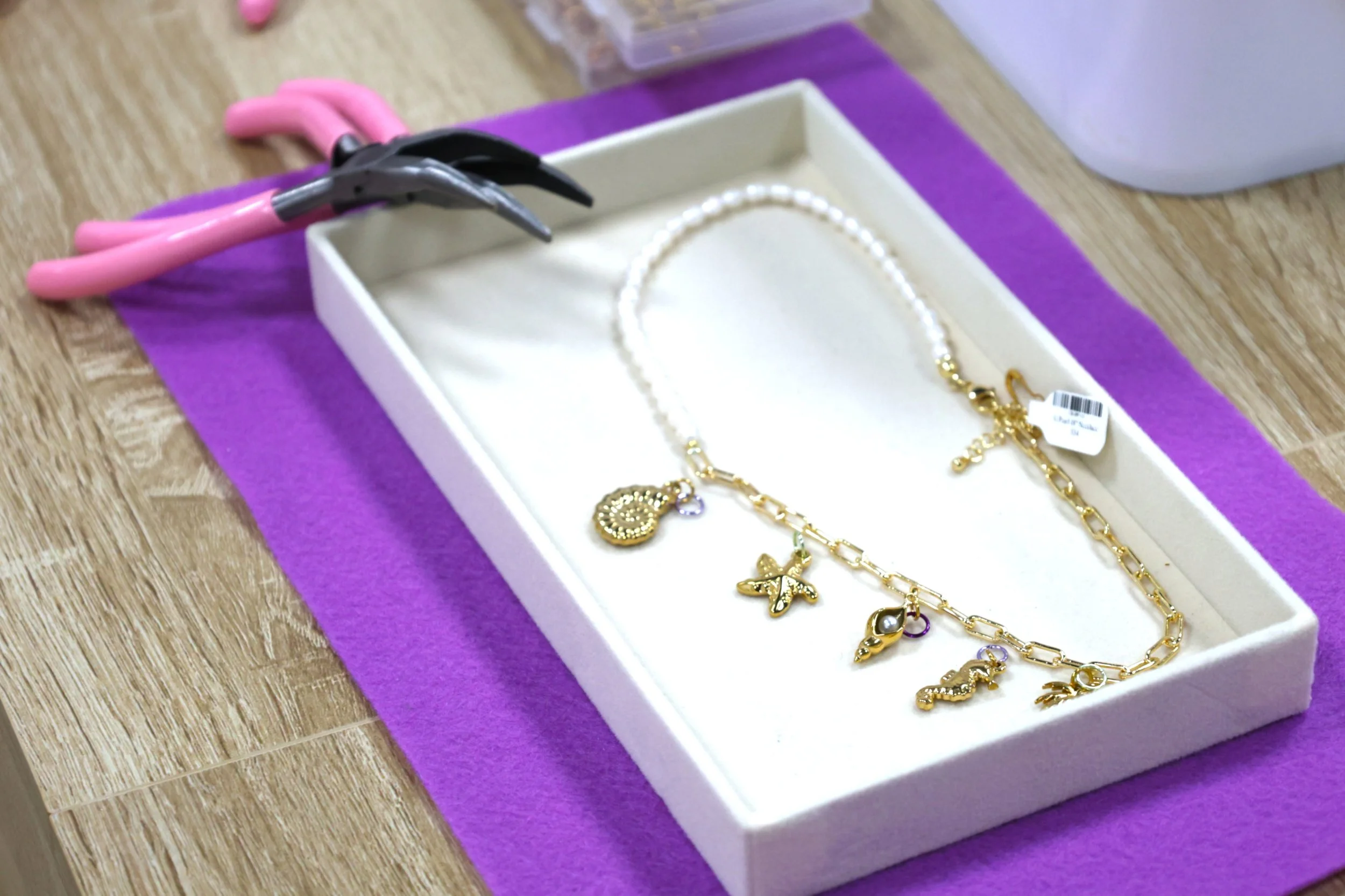 Charm necklace with charms