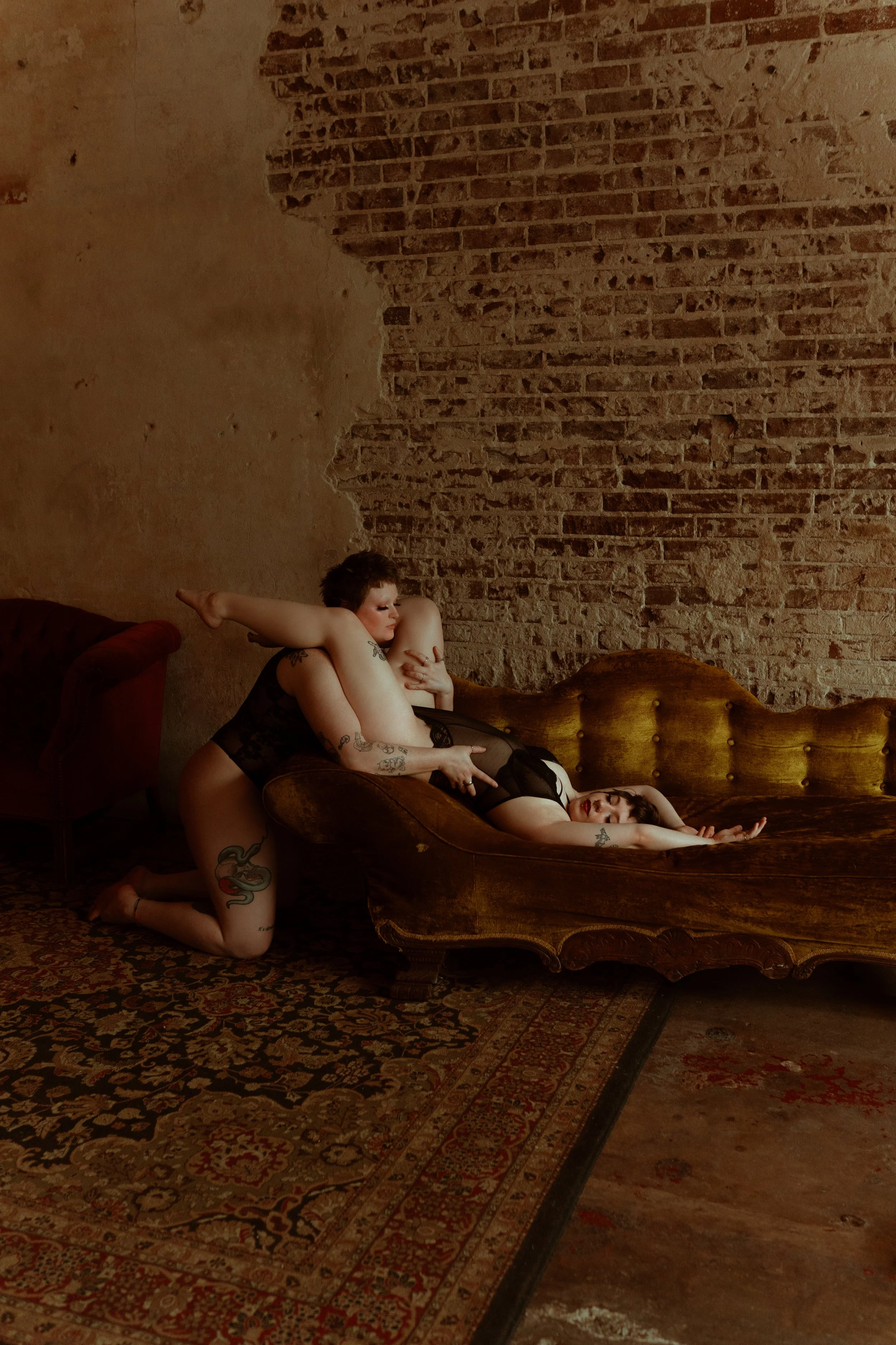 Queer alt couple boudoir.jpg
