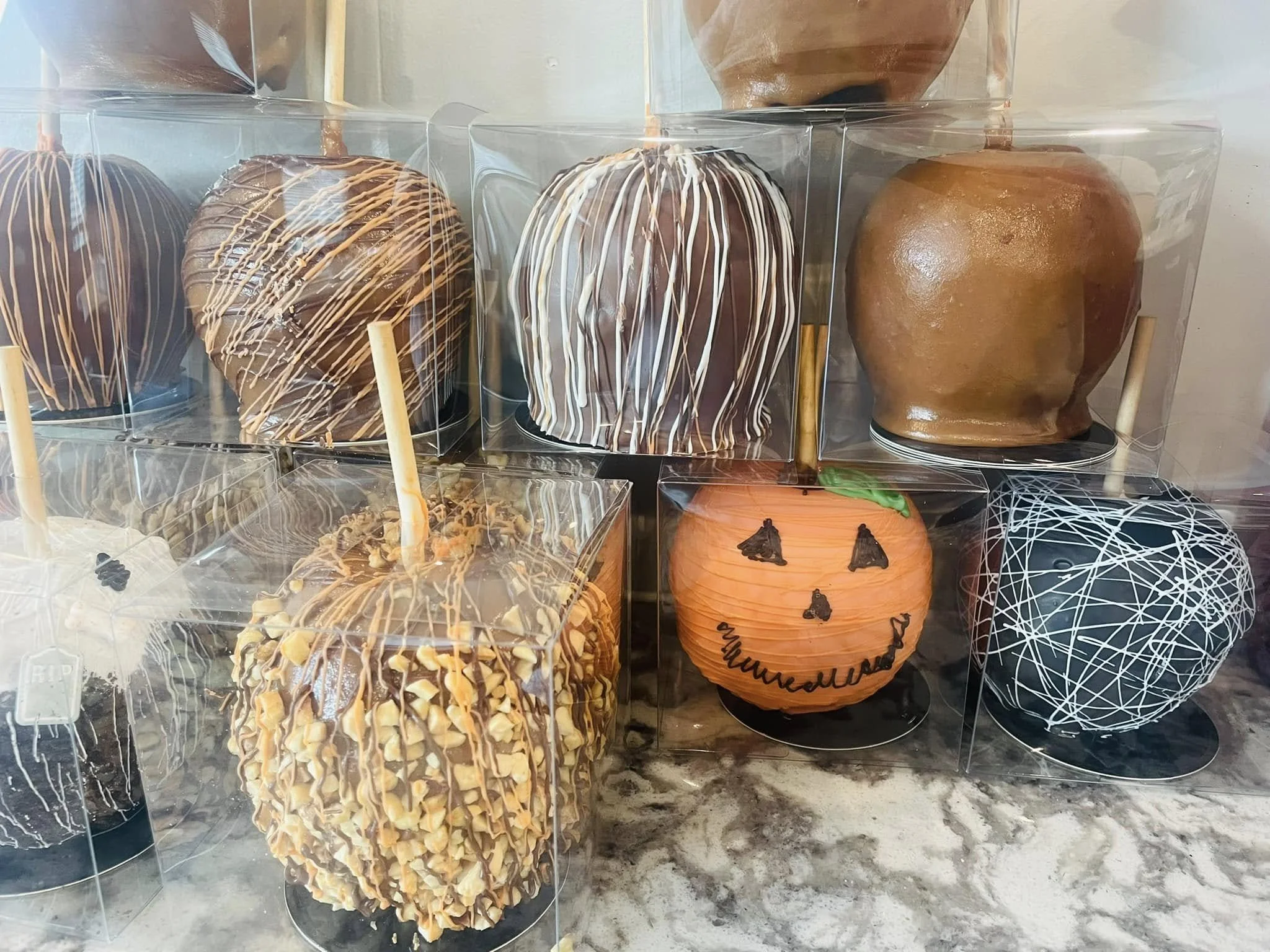 halloween caramel apples.jpg