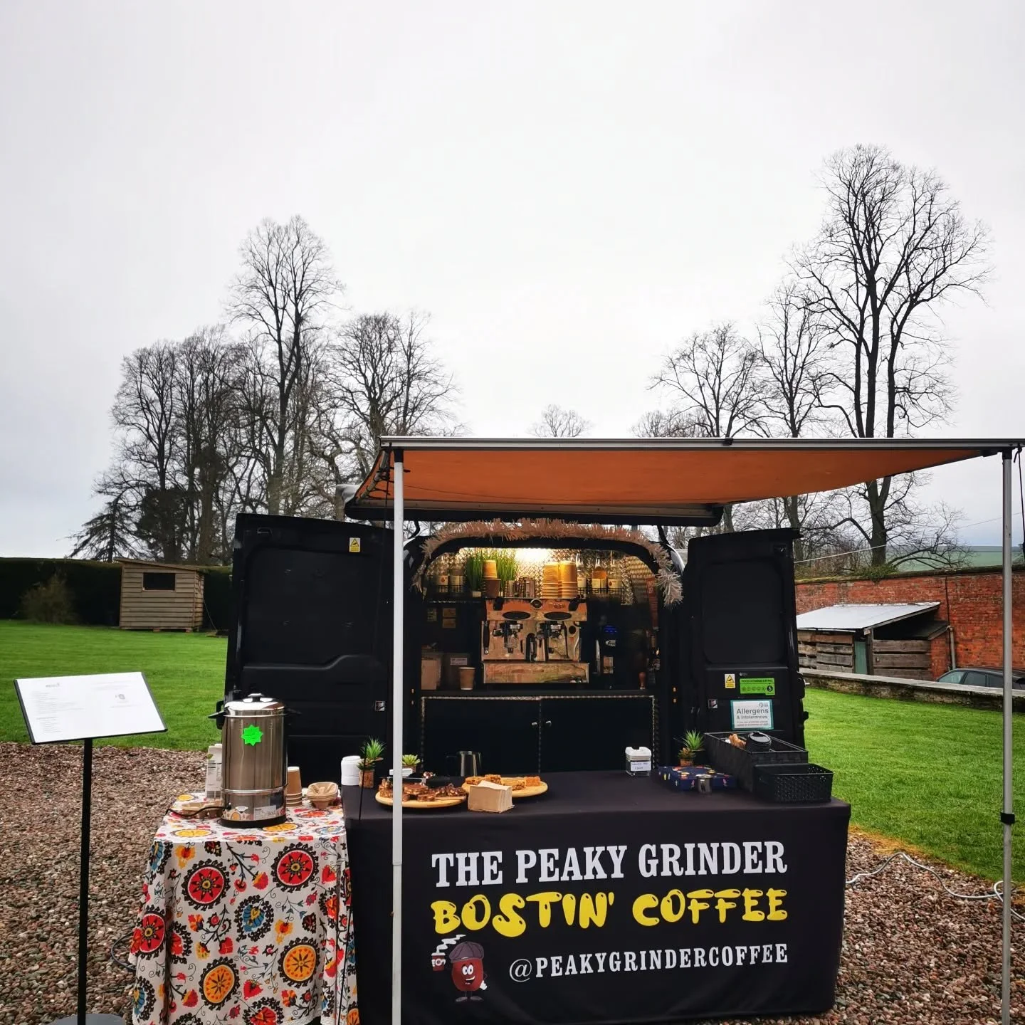 🎄💒Catering for Weddings are lovely but a Christmas Wedding... Even better!!

Pol and I keeping everyone warm ☕

#coffee #baristacoffee #eventcatering #shropshire #walcotthall
