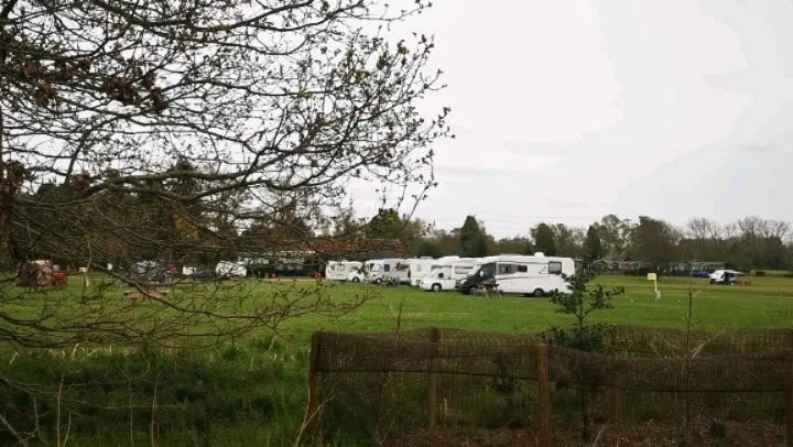 🌿 Back at #lickhillmanorcaravanpark this weekend ☕🍰

2 beautiful walks and beautiful coffee and homemade tray bakes en-route 

🍃 Walk 1) From the bandstand in Stourport along the river (10 mins)

🍃 Walk 2) From Bewdley starting at Millside Court 