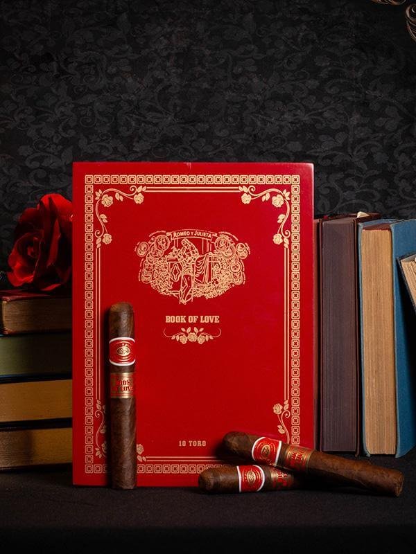 Romeo-Y-Julieta-Book-Of-Love-Toro-Boxes.jpeg