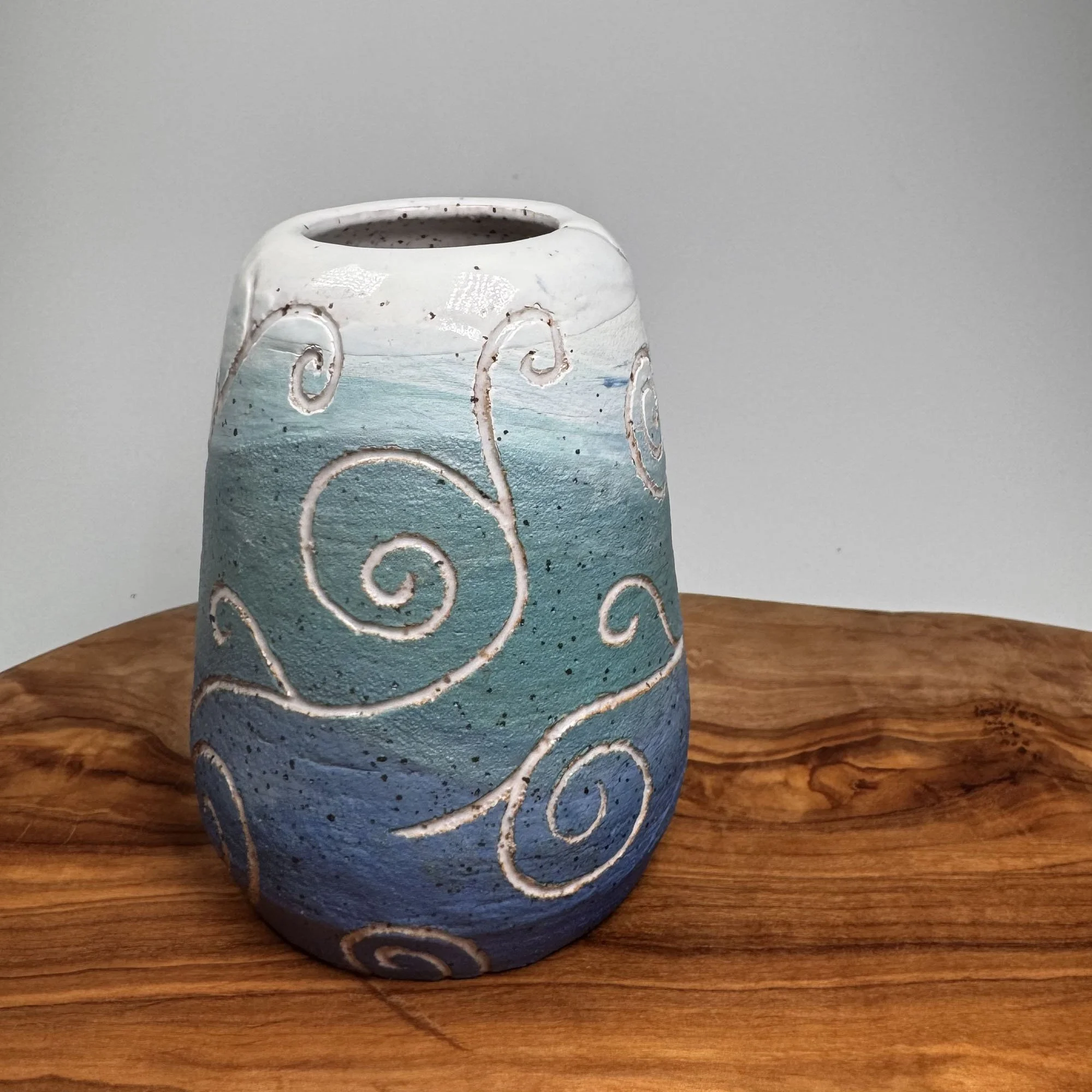 VASE, SMALL BUD, SWIRLY BLUES