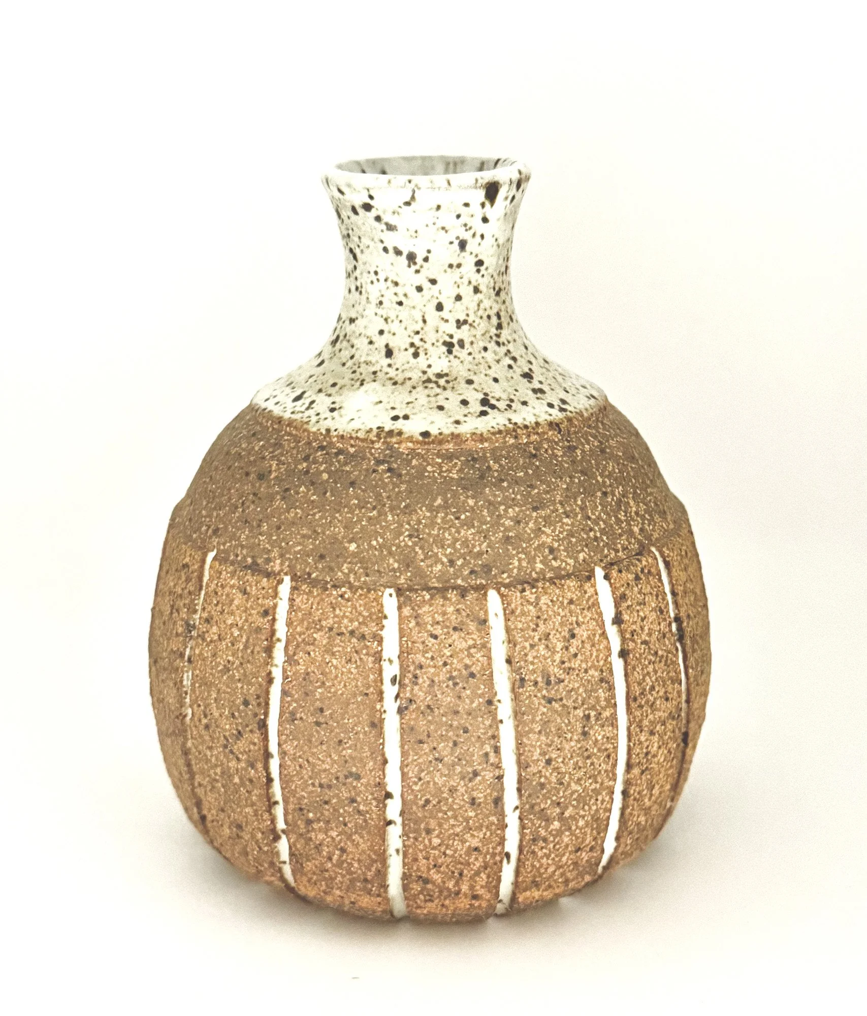 ERICA+LYN+CERAMICS_BUD_VASE-01.jpg
