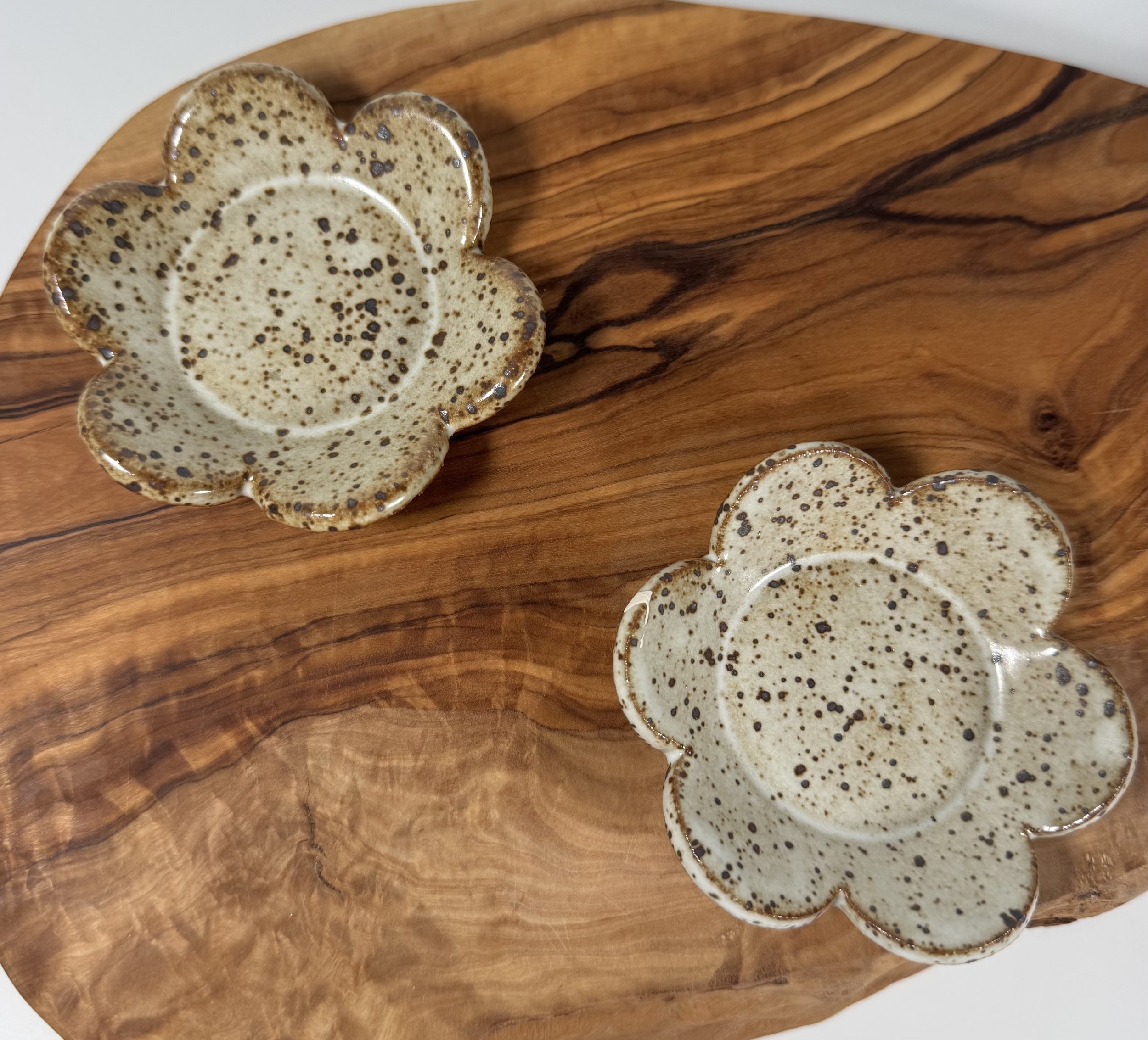 FLOWER DISH, SPECKLED IRON, SMOOTH, 3"