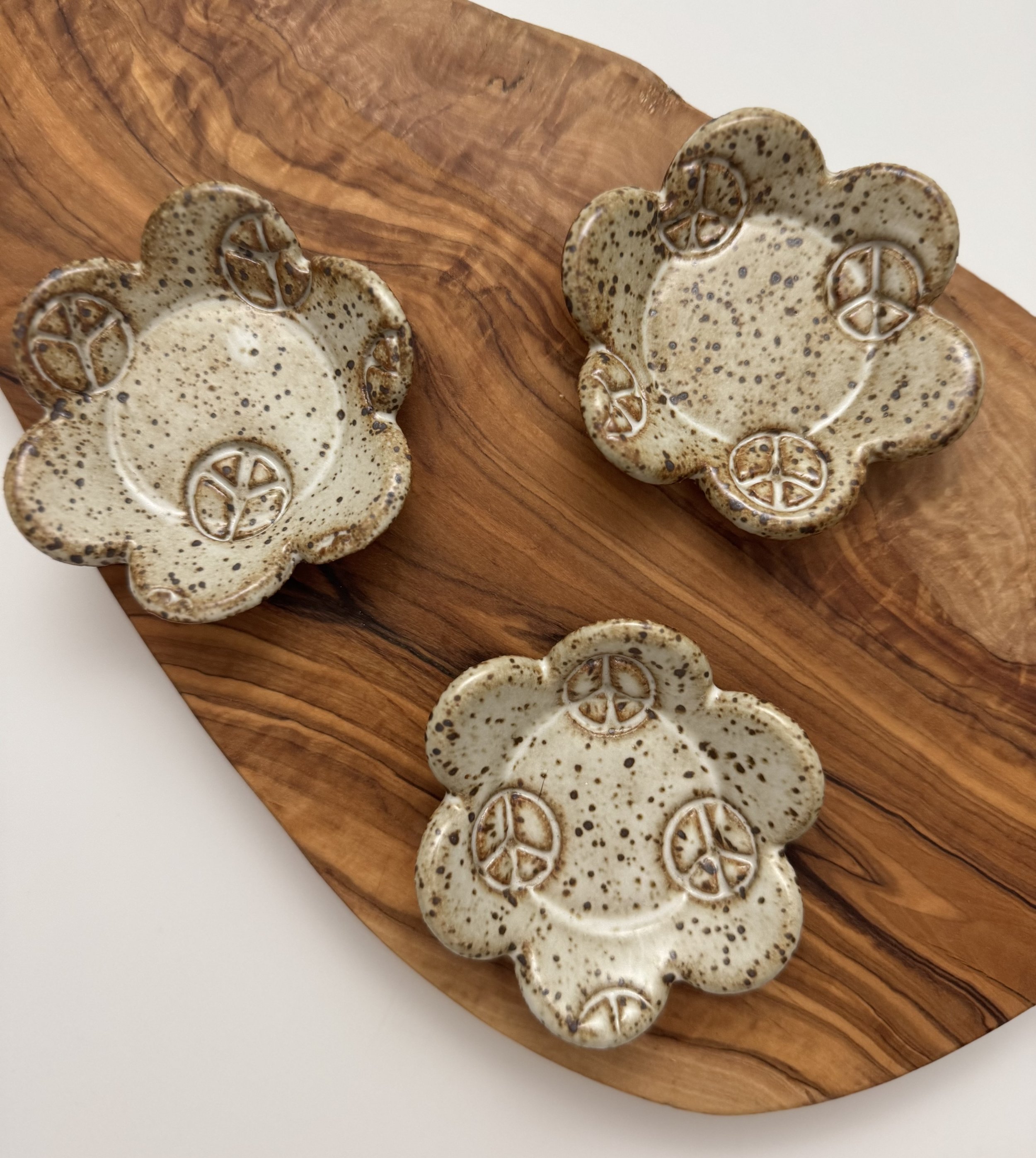 FLOWER DISH, SPECKLED IRON, PEACE, 3"