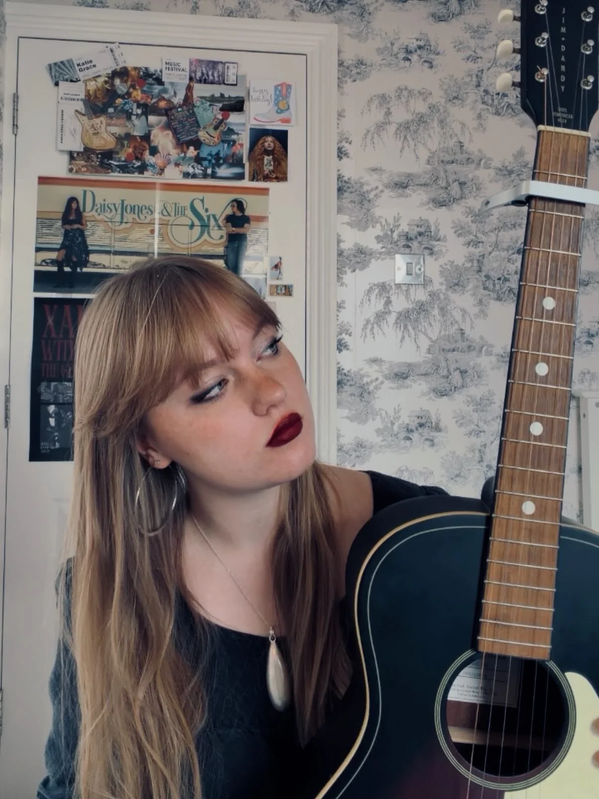 swipe to see where you can find me over the next few weeks &hellip; crazy news coming soon(ish) i think ? well crazy to me at least. hopefully to you as well (in a good way) 
PLEASE 🙏 come to these shows: 
Halloween 🎃 👻🕷️🦇 with @thisisnadedja an