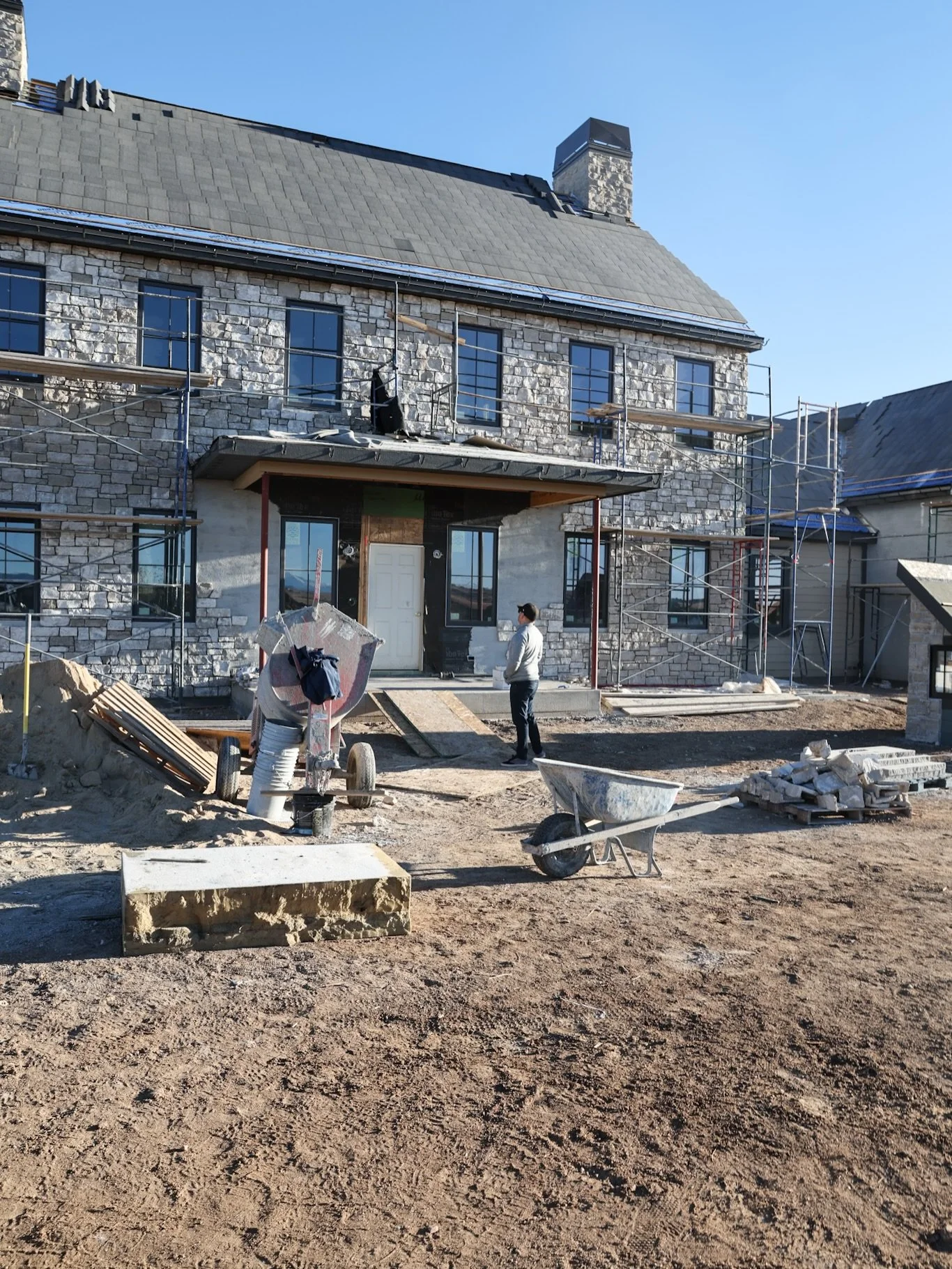 Happy Tuesday!
This Castle Rock home's stonework is truly stunning. We're loving the progress and how it's all coming together.