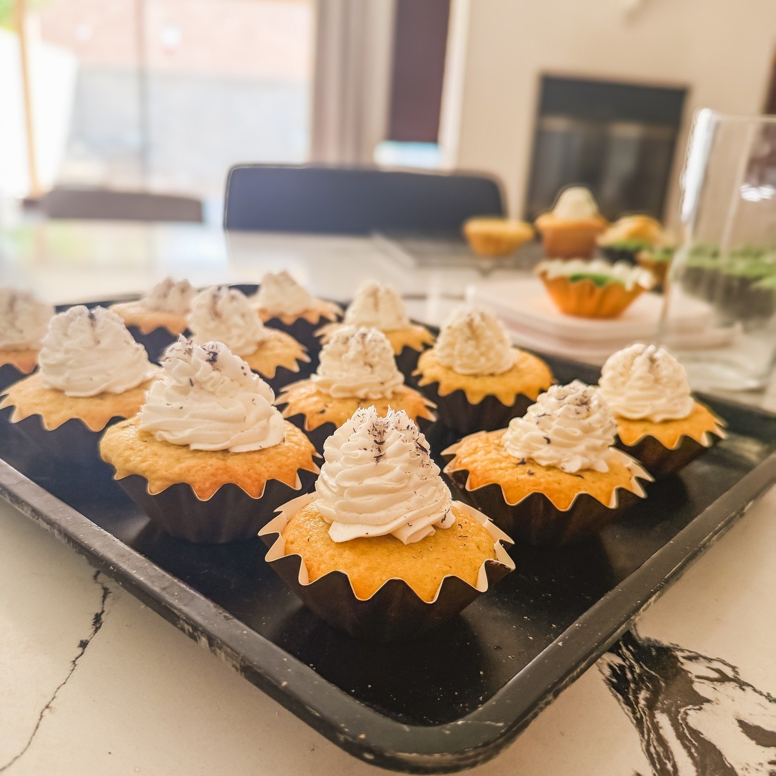 Aren't vanilla cupcakes just the best? 

#homebakertucson #cupcakesofinstagram #desserts #tucsoncupcakes