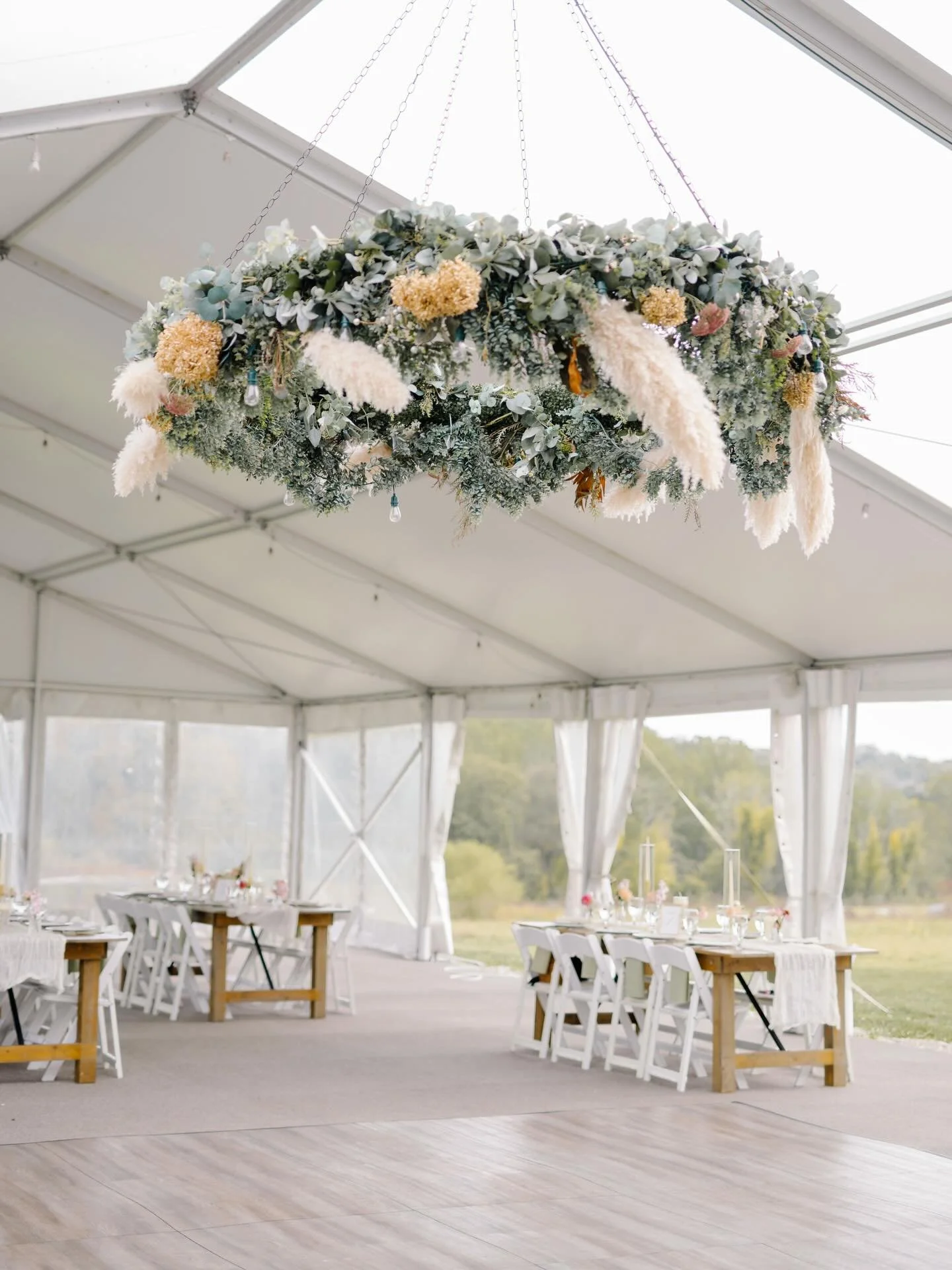 Alexa + Joey details. 🥂