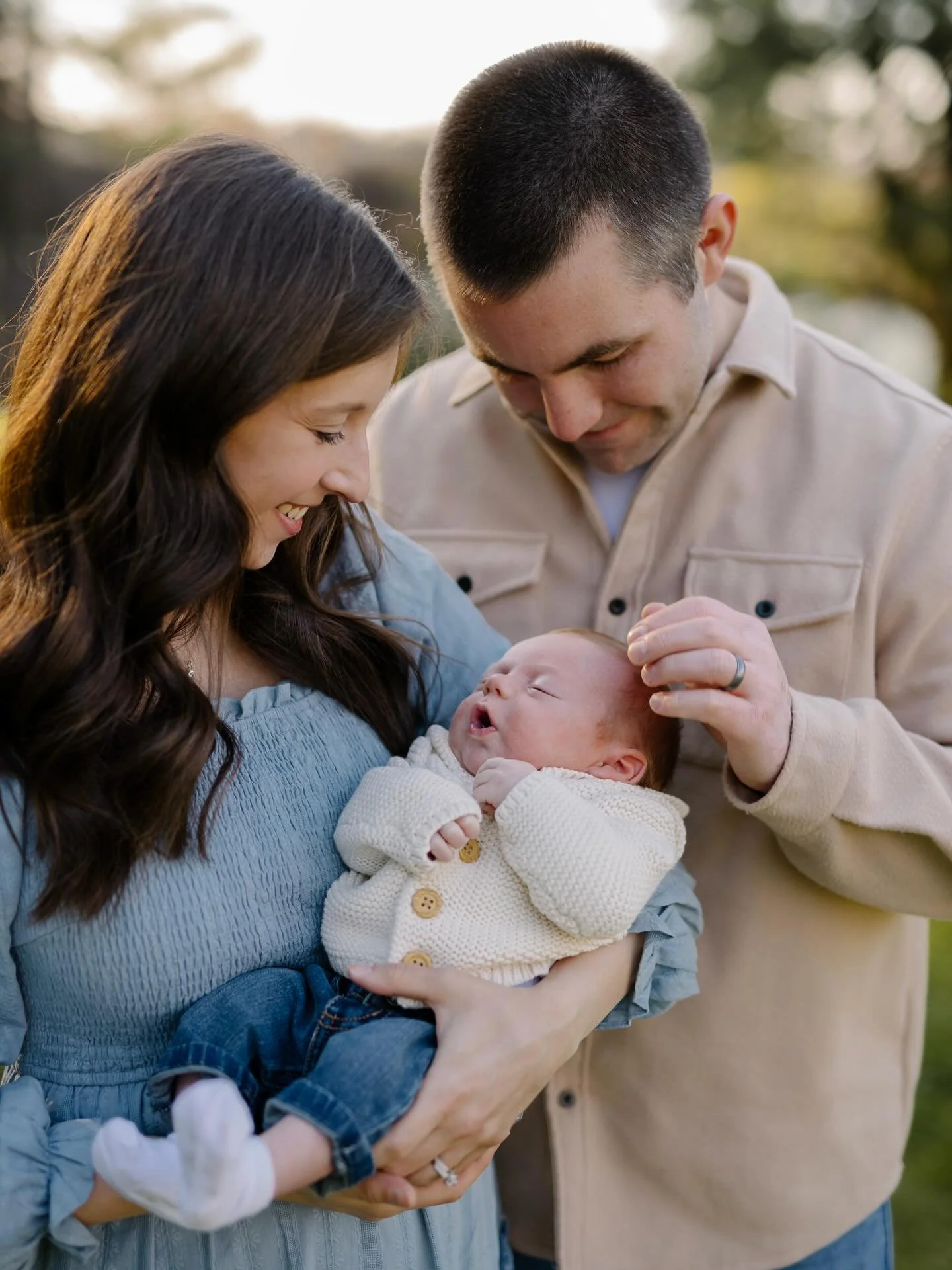 I normally don&rsquo;t photography family sessions but this one was too sweet not to!