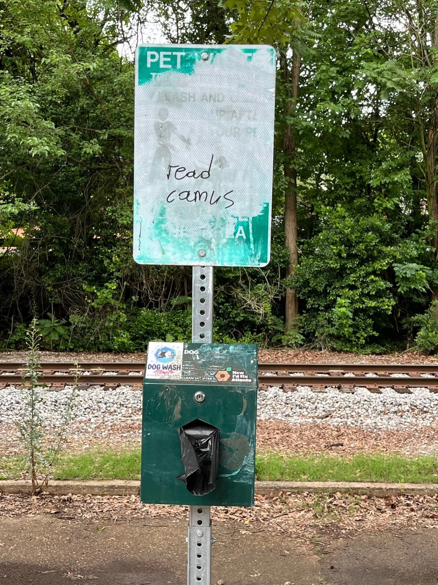 graffiti: "read Camus"
