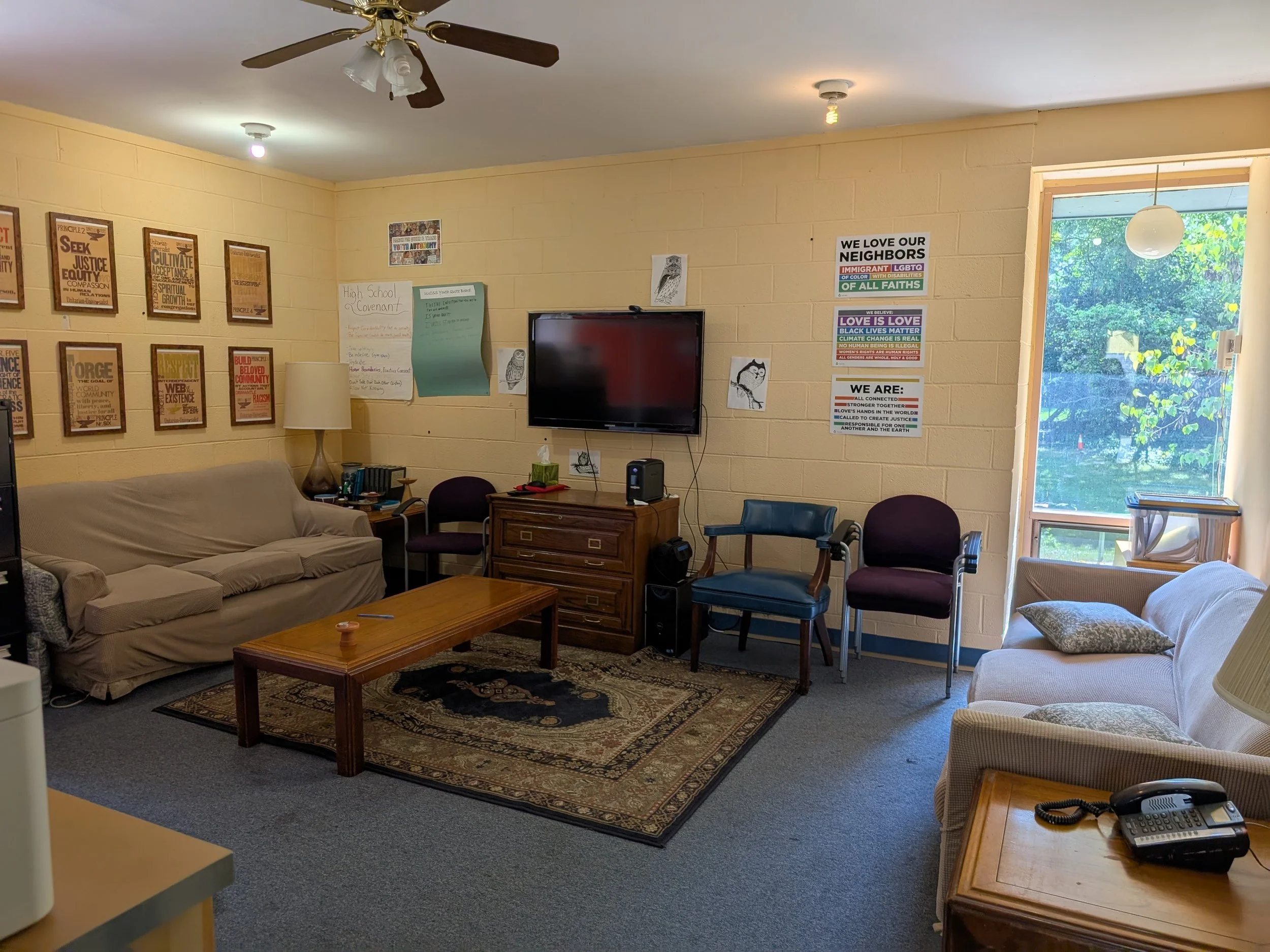 Dolan Lounge with casual seating for 10