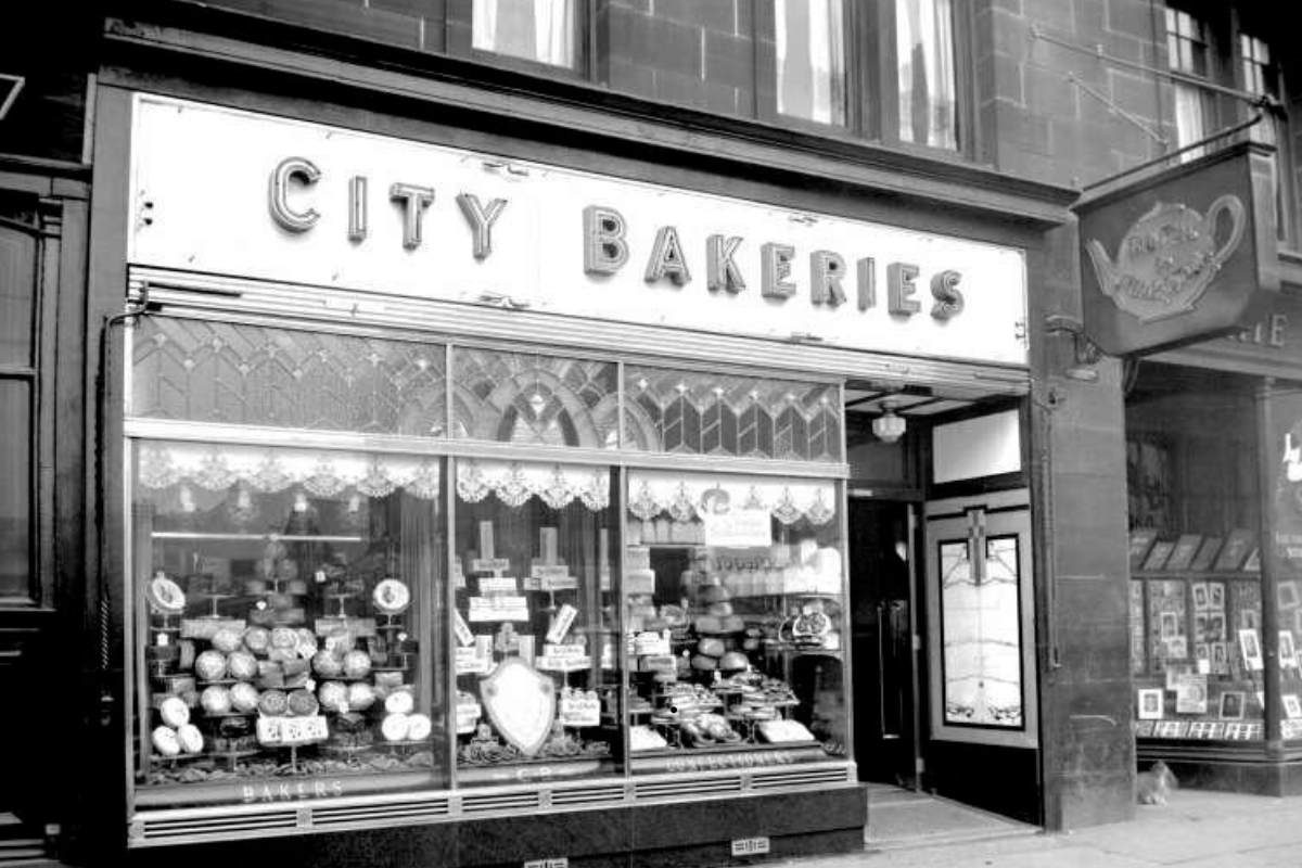 Lochner v. New York (1905)