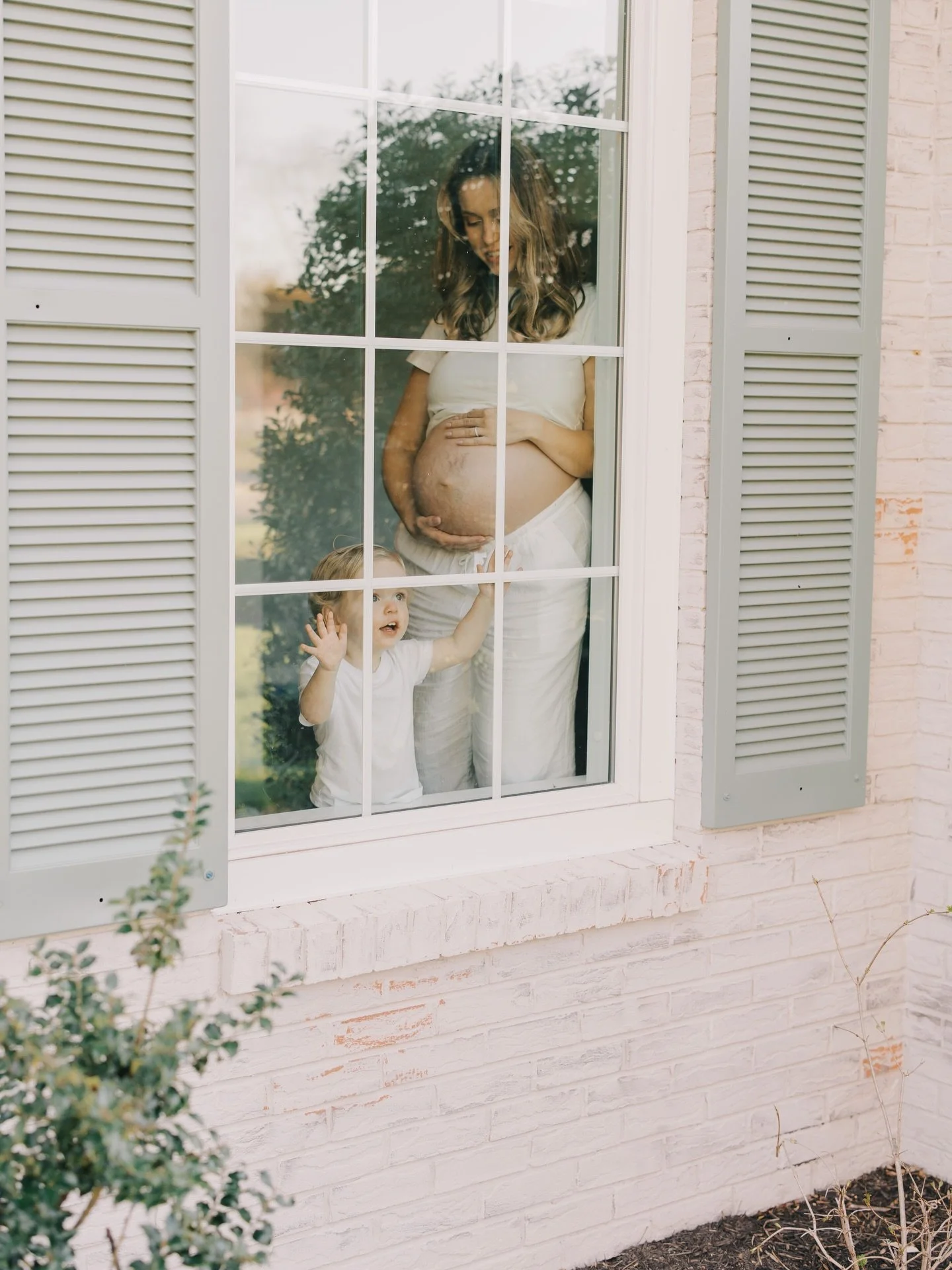 Part II of the Stowers at home. I need more of these casual, at home sessions!! Pure JOY! ☀️