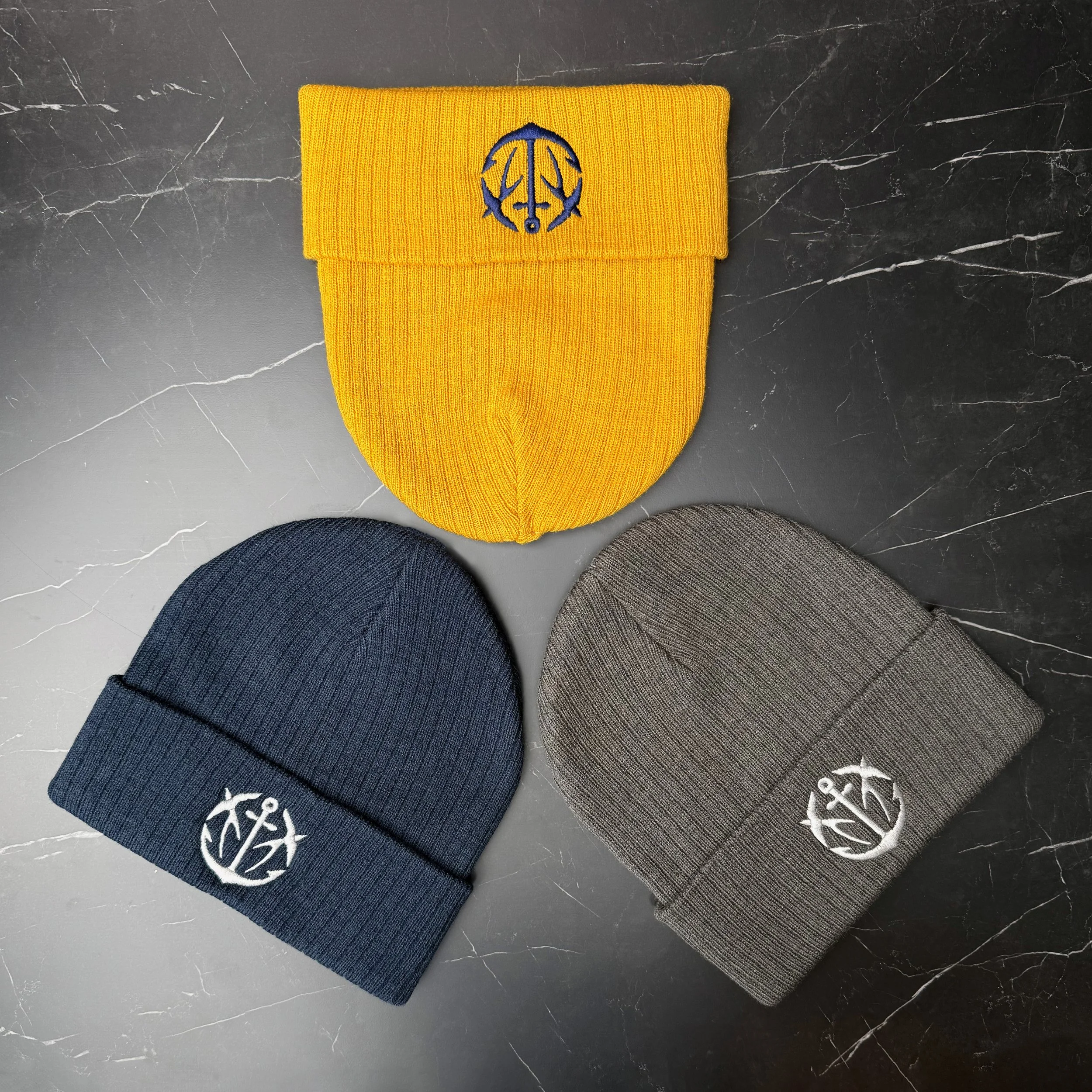 beanie tri.jpg