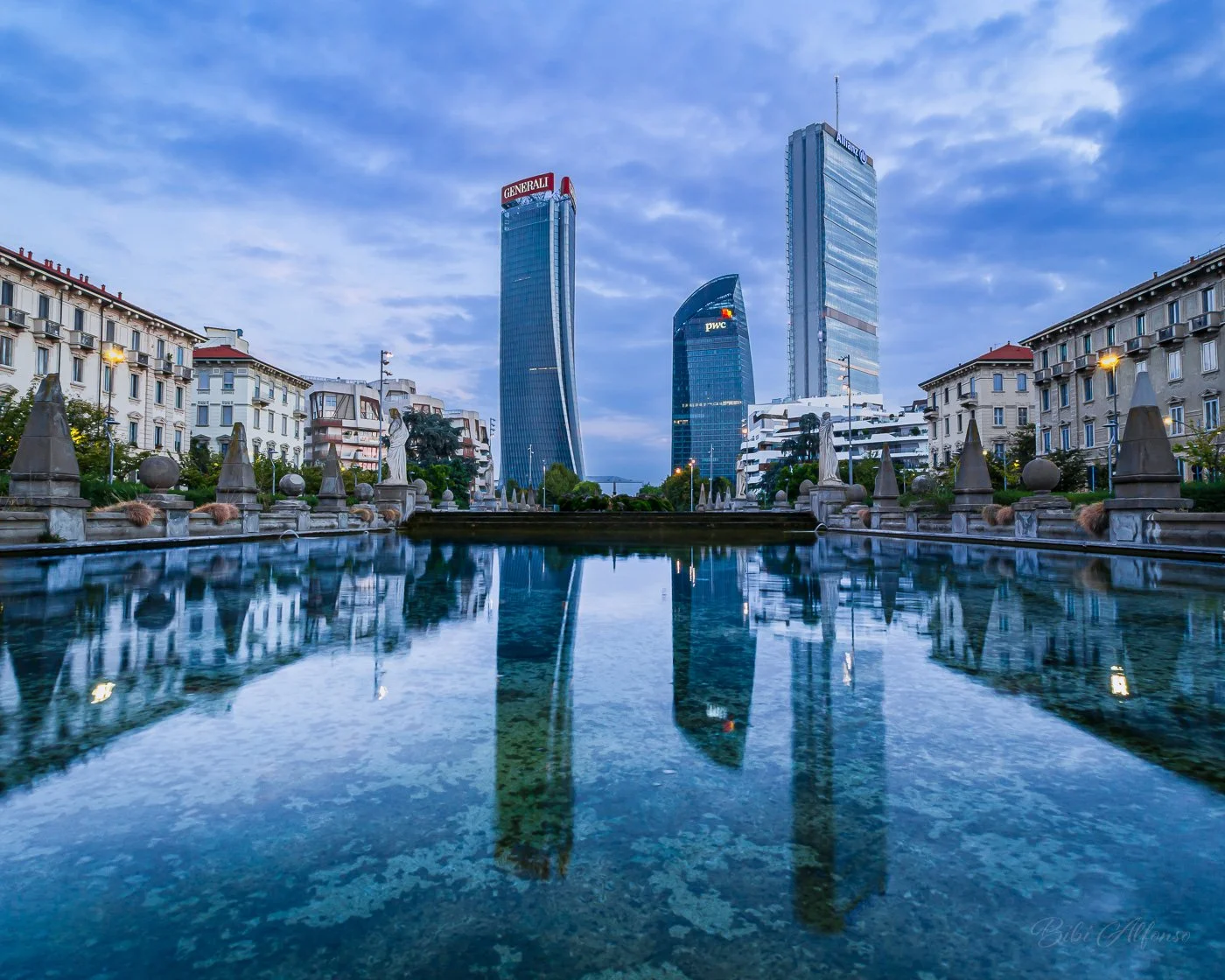 Long exposure shot of the Fontana delle Quattro Stagioni in Milan’s modern CityLife district, with cool blue tones reflecting the interplay of water, architecture, and urban movement.

