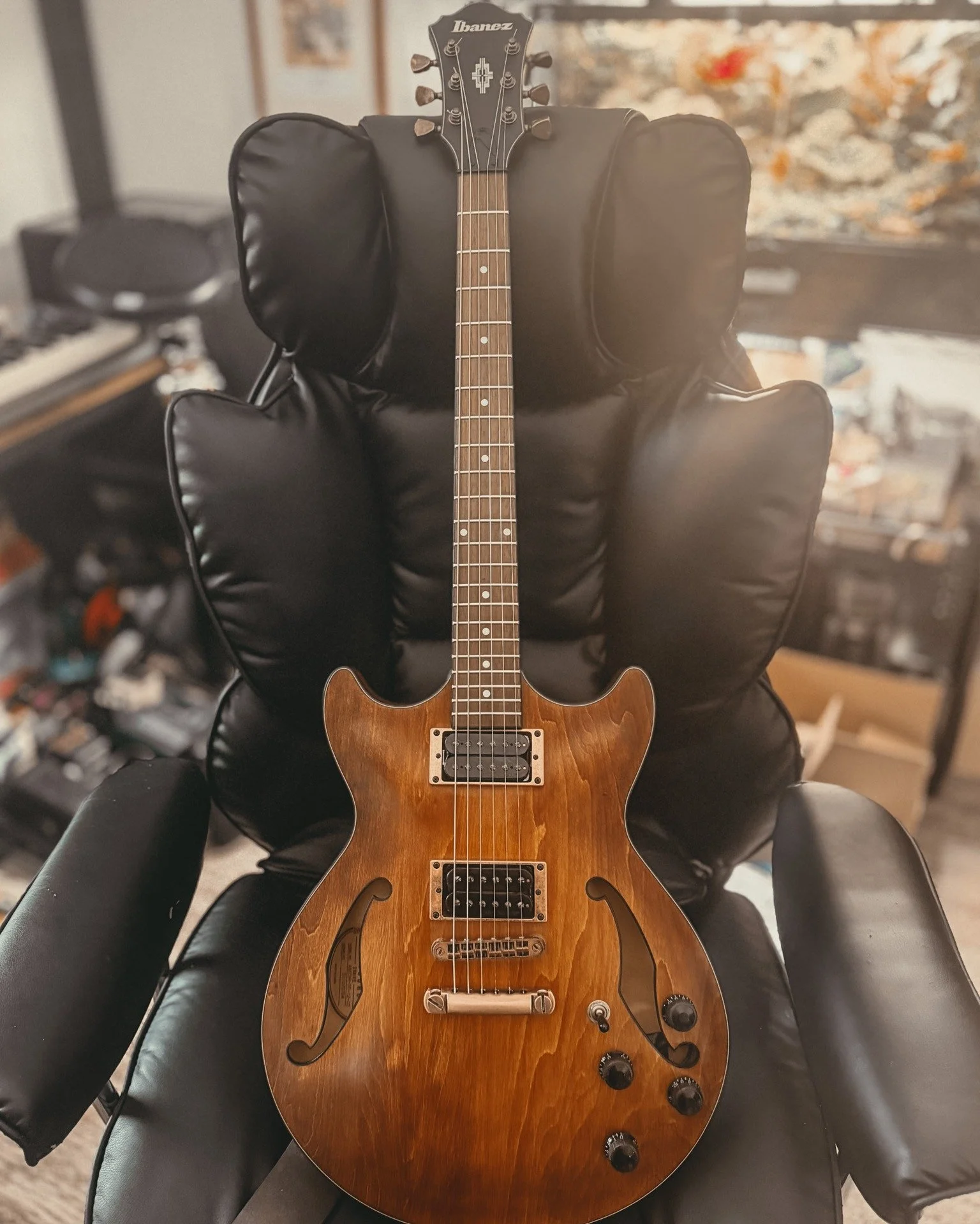 New guitar! @officialibanezguitars semi-hollow with hardware swapped for @guykerofficial weathered bronze and pickups swapped for @gibsonguitar Dirty Fingers Onyx.

Thanks to Kai at @firehouseguitars for helping me out!