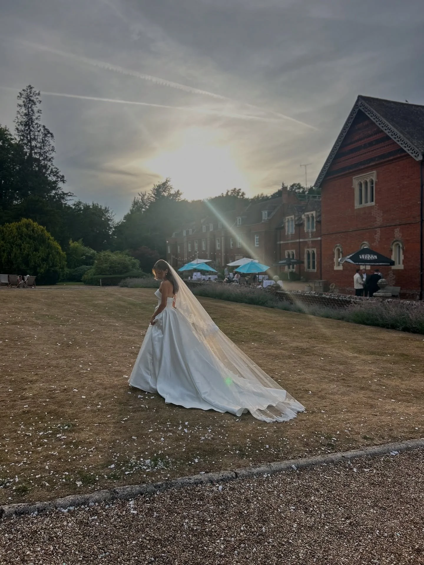 Golden hour glow hits different when you&rsquo;re a newly wed ✨

Congratulations to the new Mr &amp; Mrs Grinnell!!
What a special &amp; beautiful day 🥺