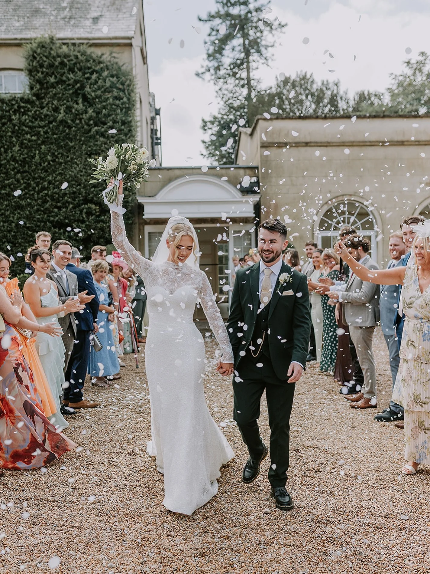 Confetti level: married 💒

📸 @charleighvictoriaphotography