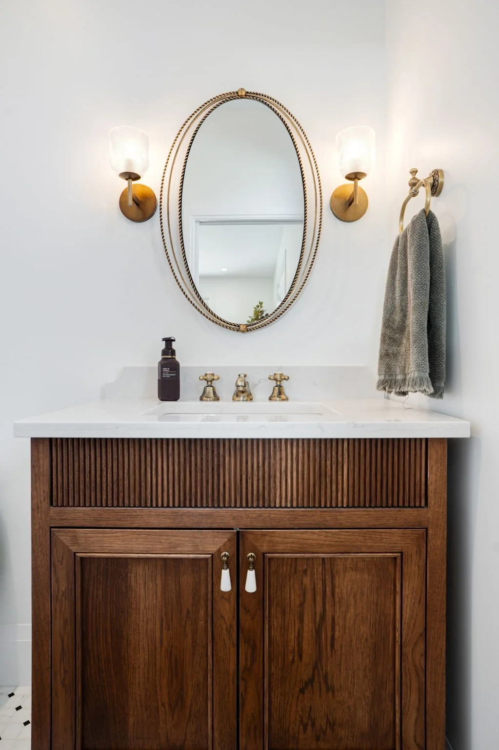 39-web-or-mls-1570 Graber Ave-29.jpg