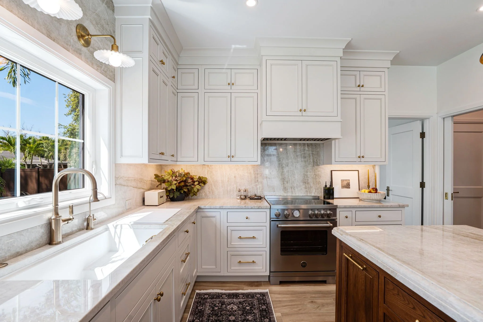 24-web-or-mls-1570 Graber Ave-49.jpg