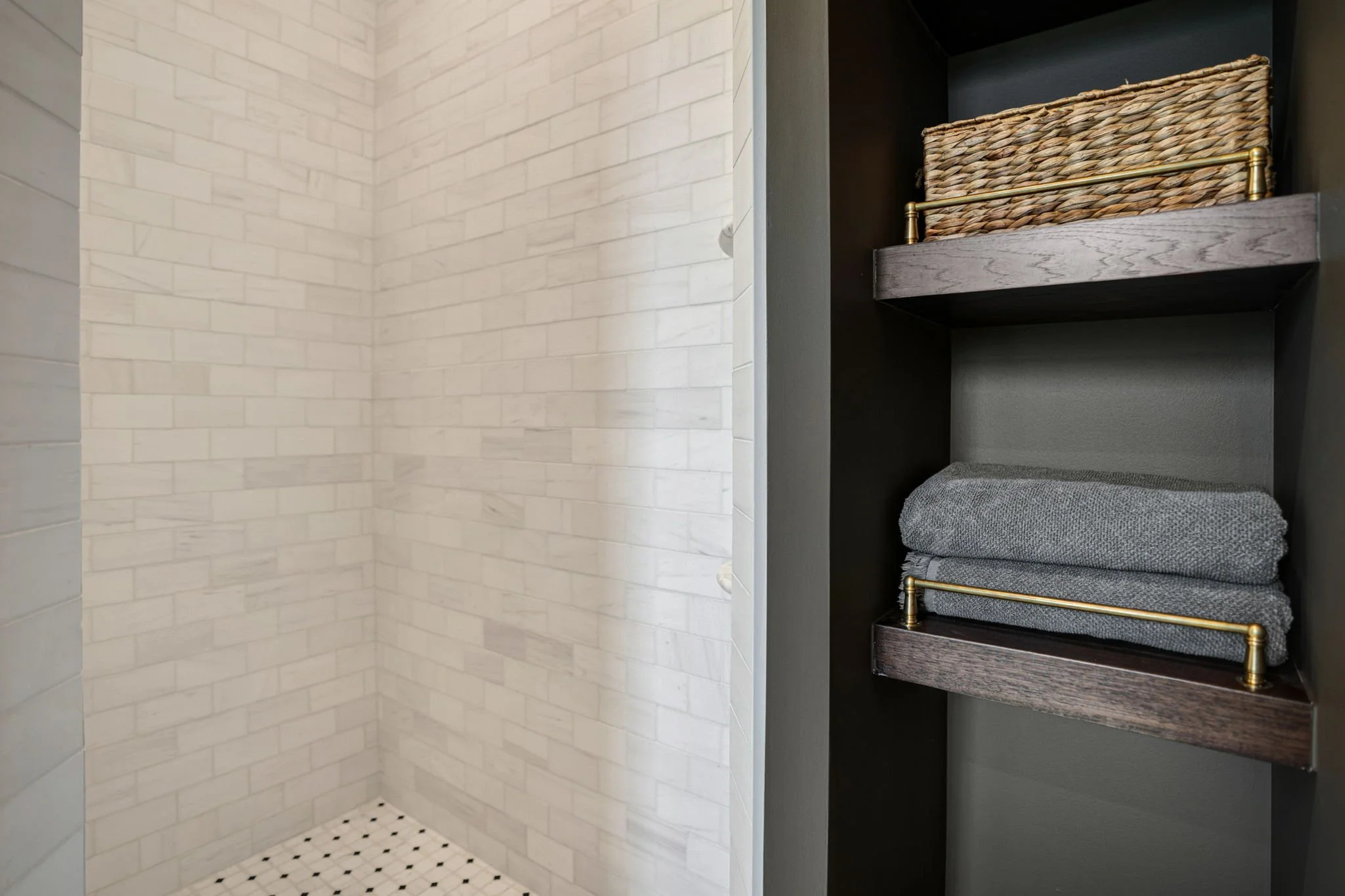 15-web-or-mls-1570 Graber Ave-46.jpg