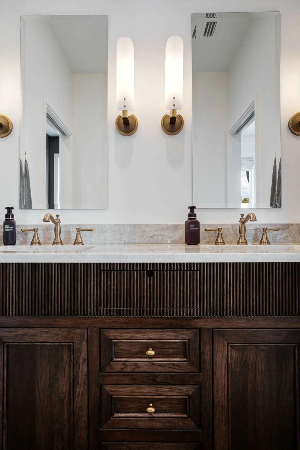 11-web-or-mls-1570 Graber Ave-45.jpg