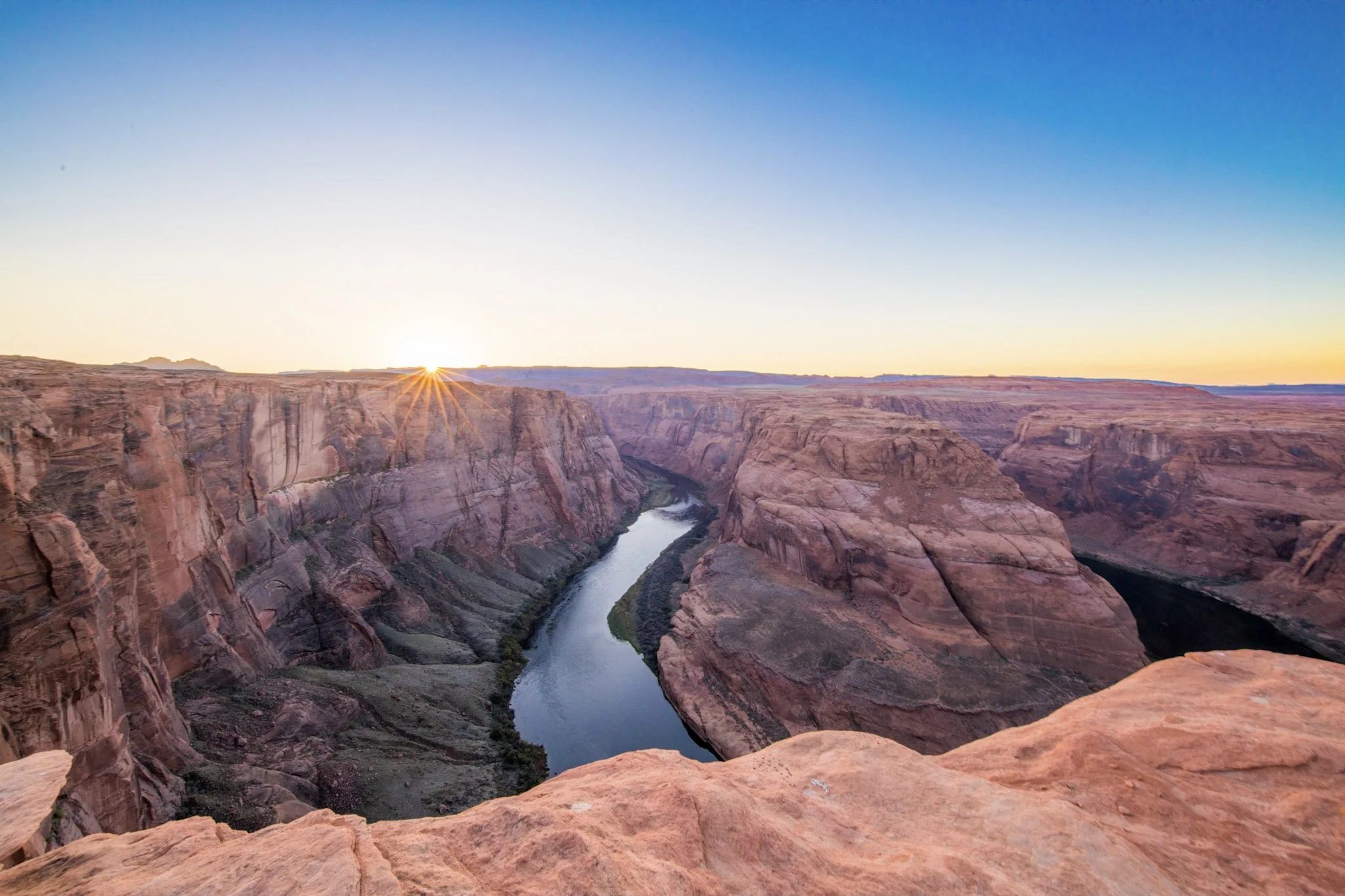  The Colorado River bends almost a full circle around a sandstone point near Page, Arizona, about 1,000 feet below the rim. We were staying on the Arizona–Utah border and came here on a day trip. 