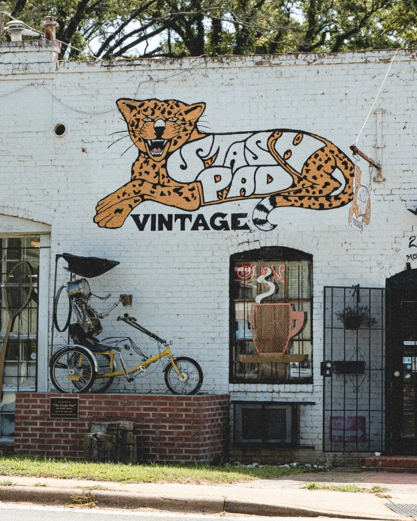 &ldquo;Should I add more grain?&rdquo; said every photographer ever. I love a nostalgic, slightly desaturated and urban feel, that&rsquo;s when taking photography for fun comes into play. When I drove past the @stashpad I loved the logo design adorni