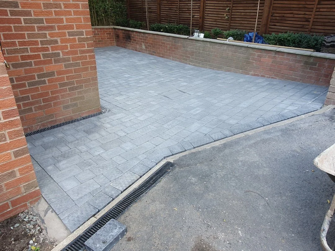 Quick driveway transformation! No job too big or too small&mdash;we've got you covered. Get in touch for a quote today! 🏡
.
.
.
#gardentransformation #lavenderlandscape #shrewsburylandscaping #garden #patio #fencing #gardenmaintenance #landscaping #