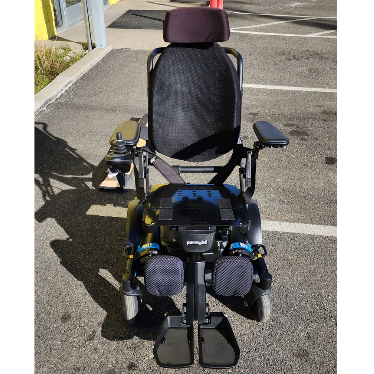 PERMOBIL M1 BLUE POWER WHEEL CHAIR FRONT VIEW.png
