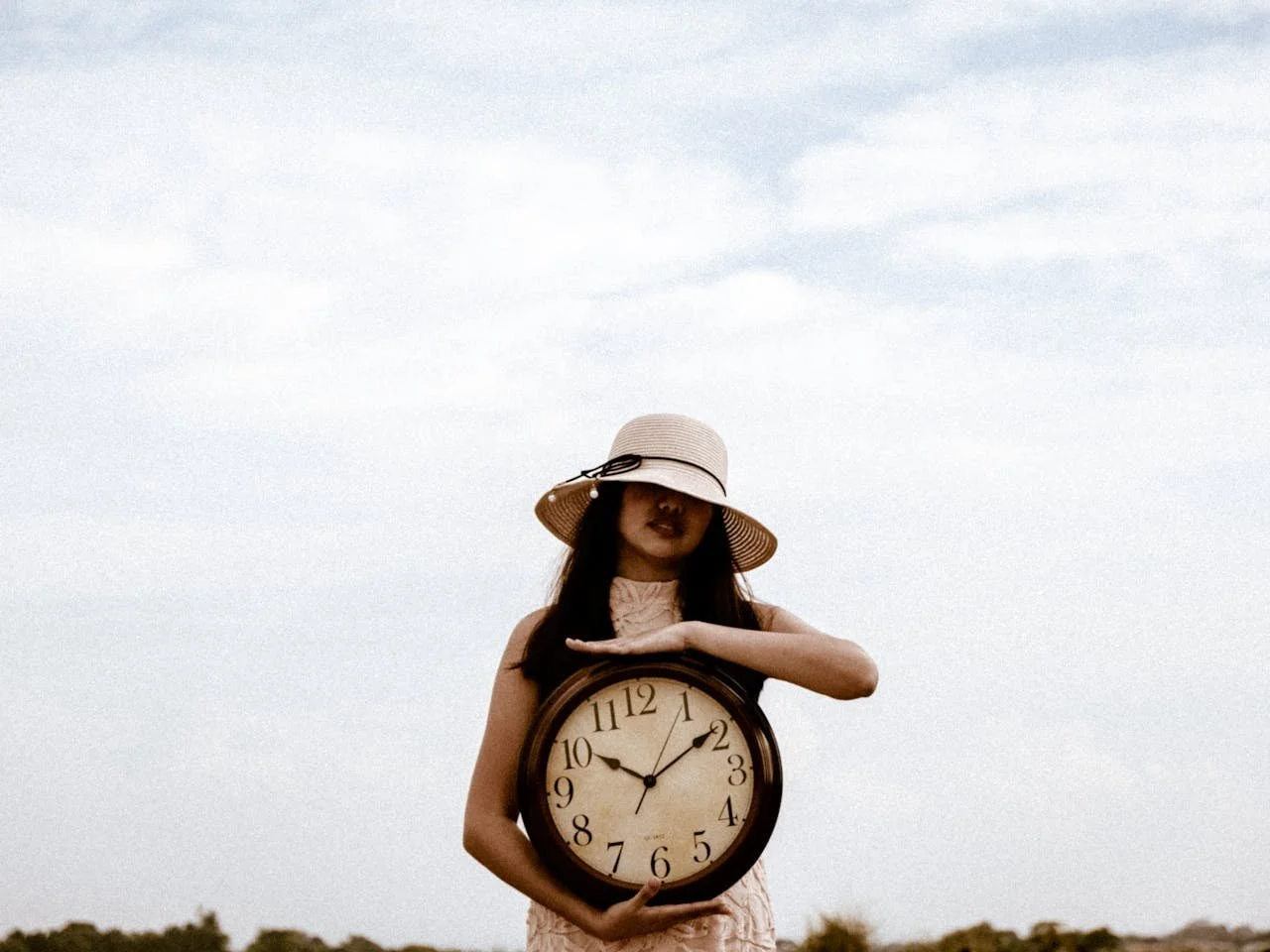 Anxiety and Time Blindness: Why Everything Feels Urgent for women