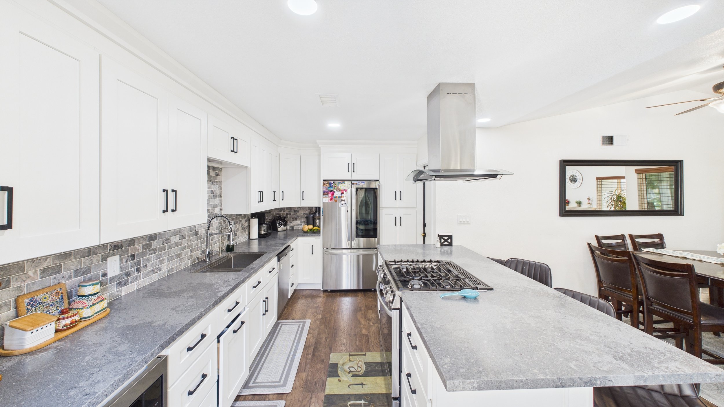 Kitchen_3.jpg