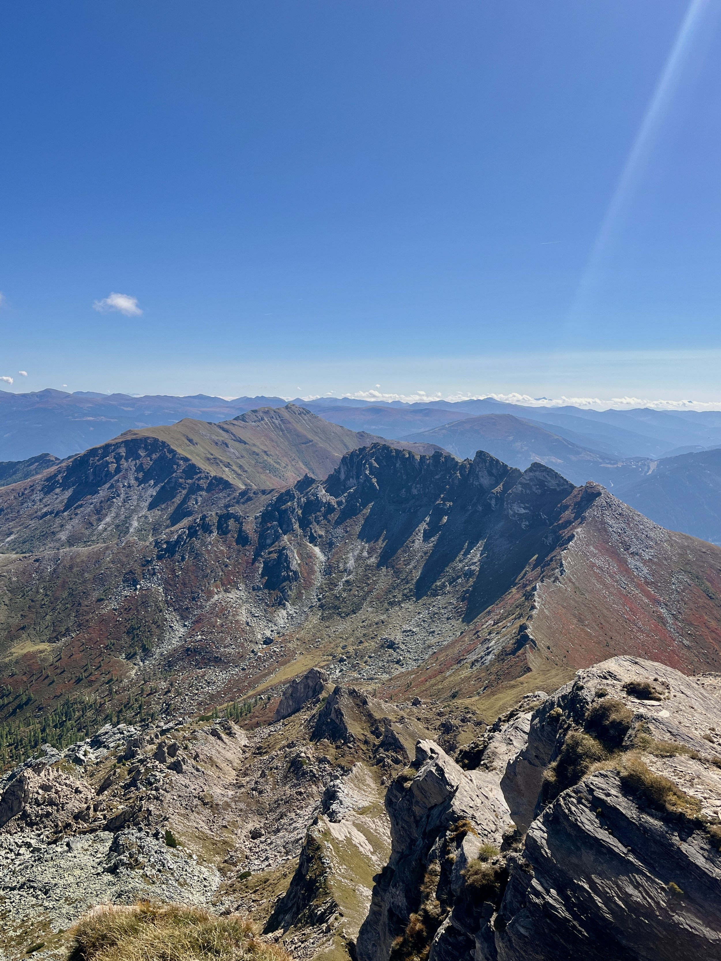 Von ganz dort draußen sind wir gekommen. Die schönste Gratwanderung bis jetzt! 