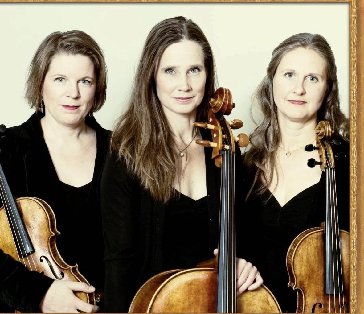 trio Fenix Uppställd bild_Fotor_Fotor 3.jpg