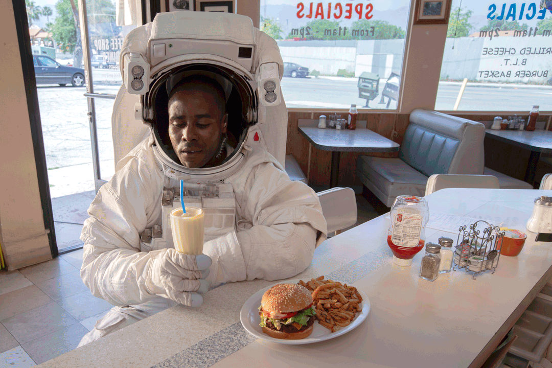 Astronaut_Coffee_Shop_1174v3.gif