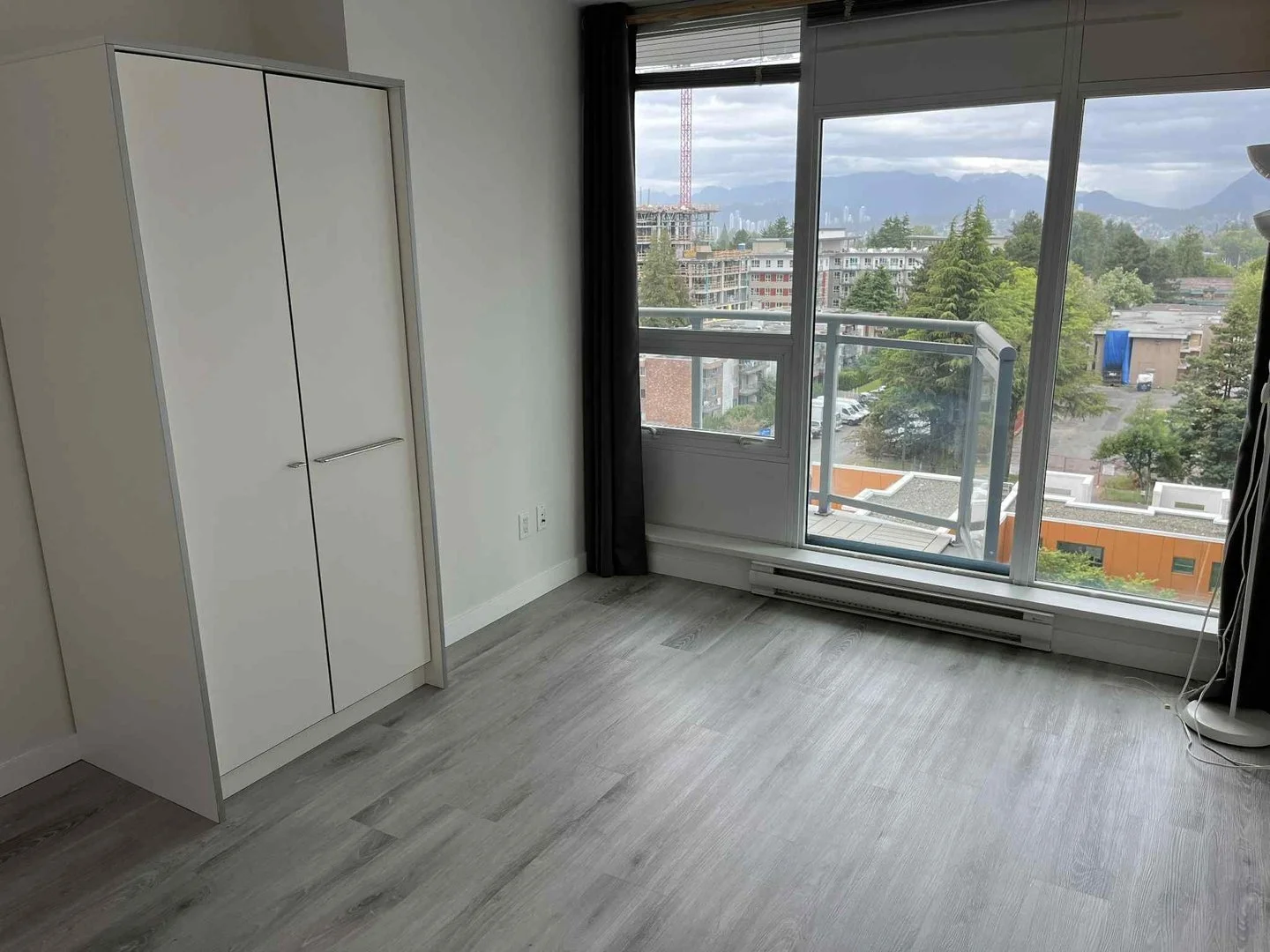 Master Bedroom 02.jpg