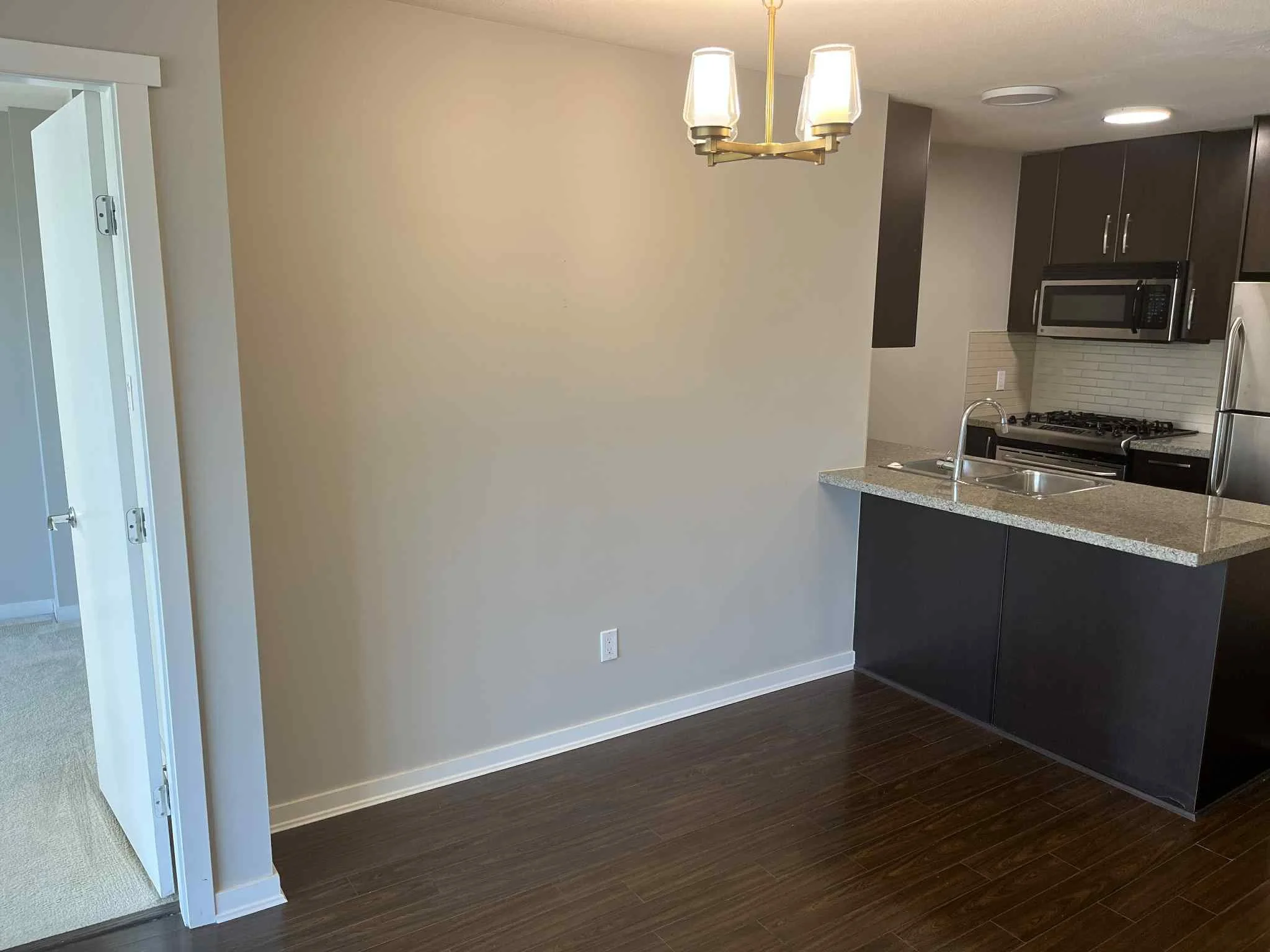 Dining Area 02.jpg