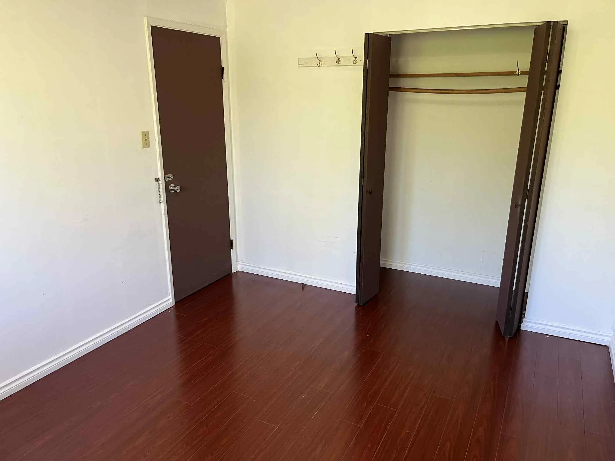 Bedroom 01.jpg