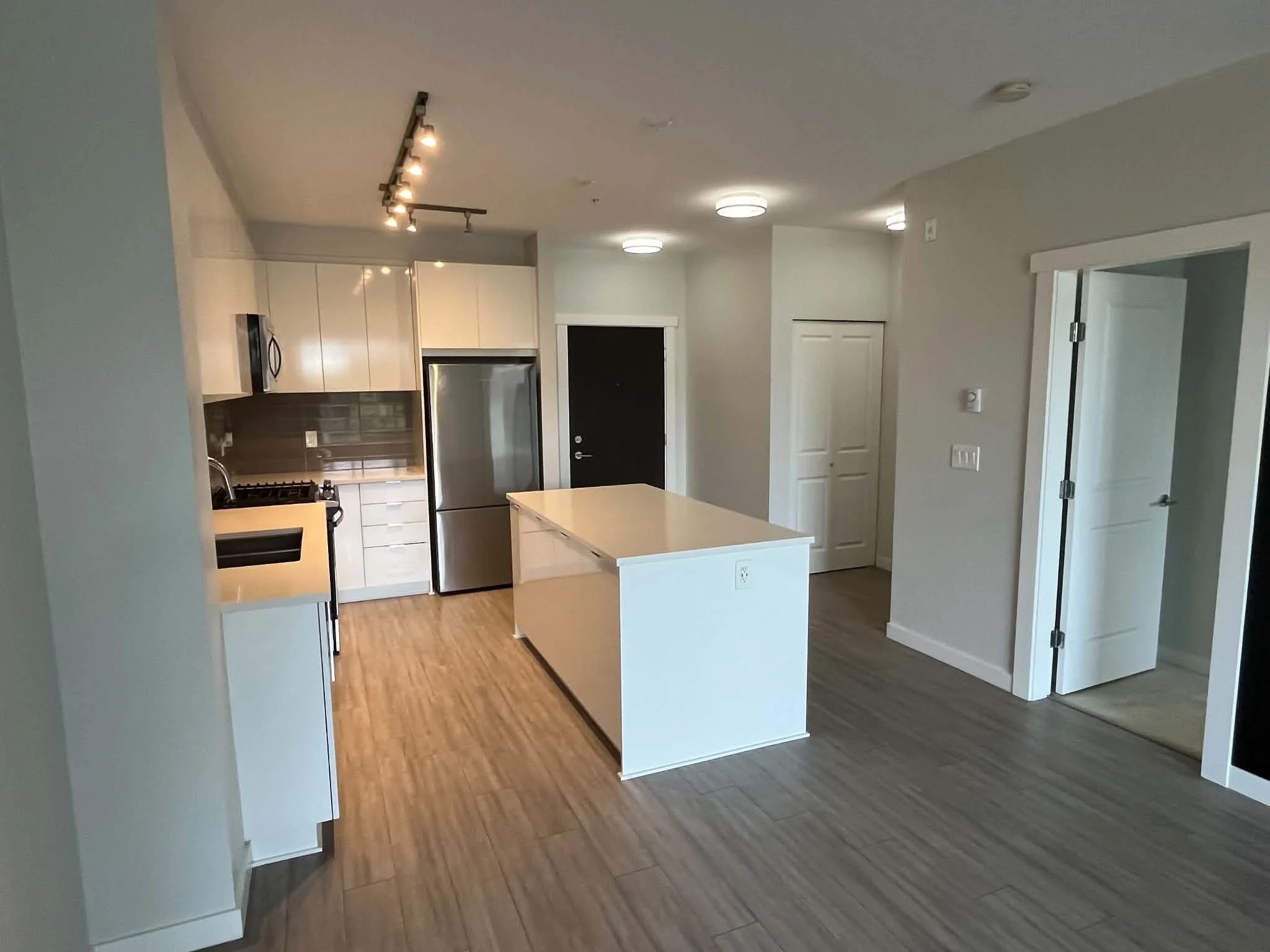 Kitchen 02.jpeg