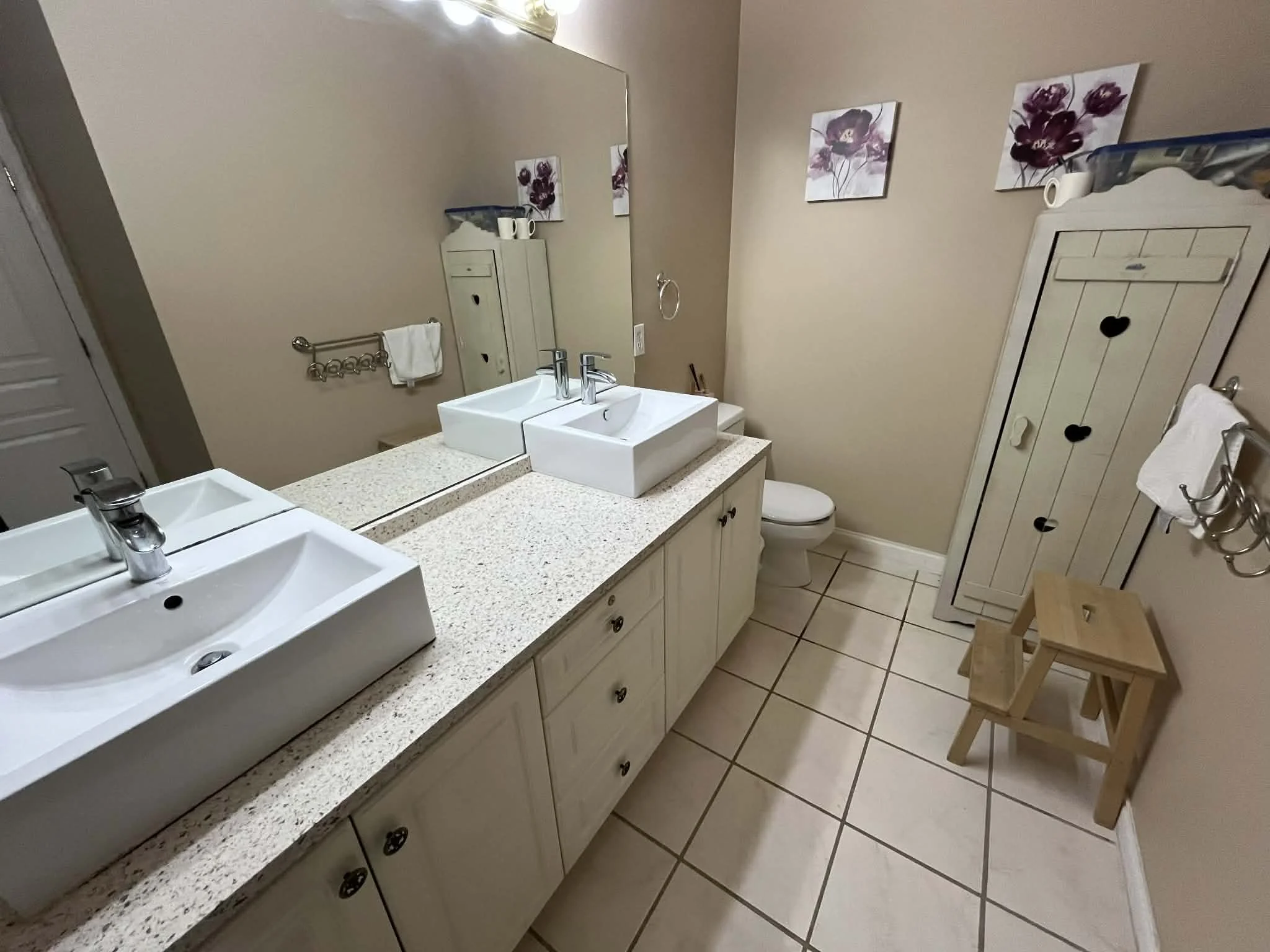 Master Ensuite 02.jpg