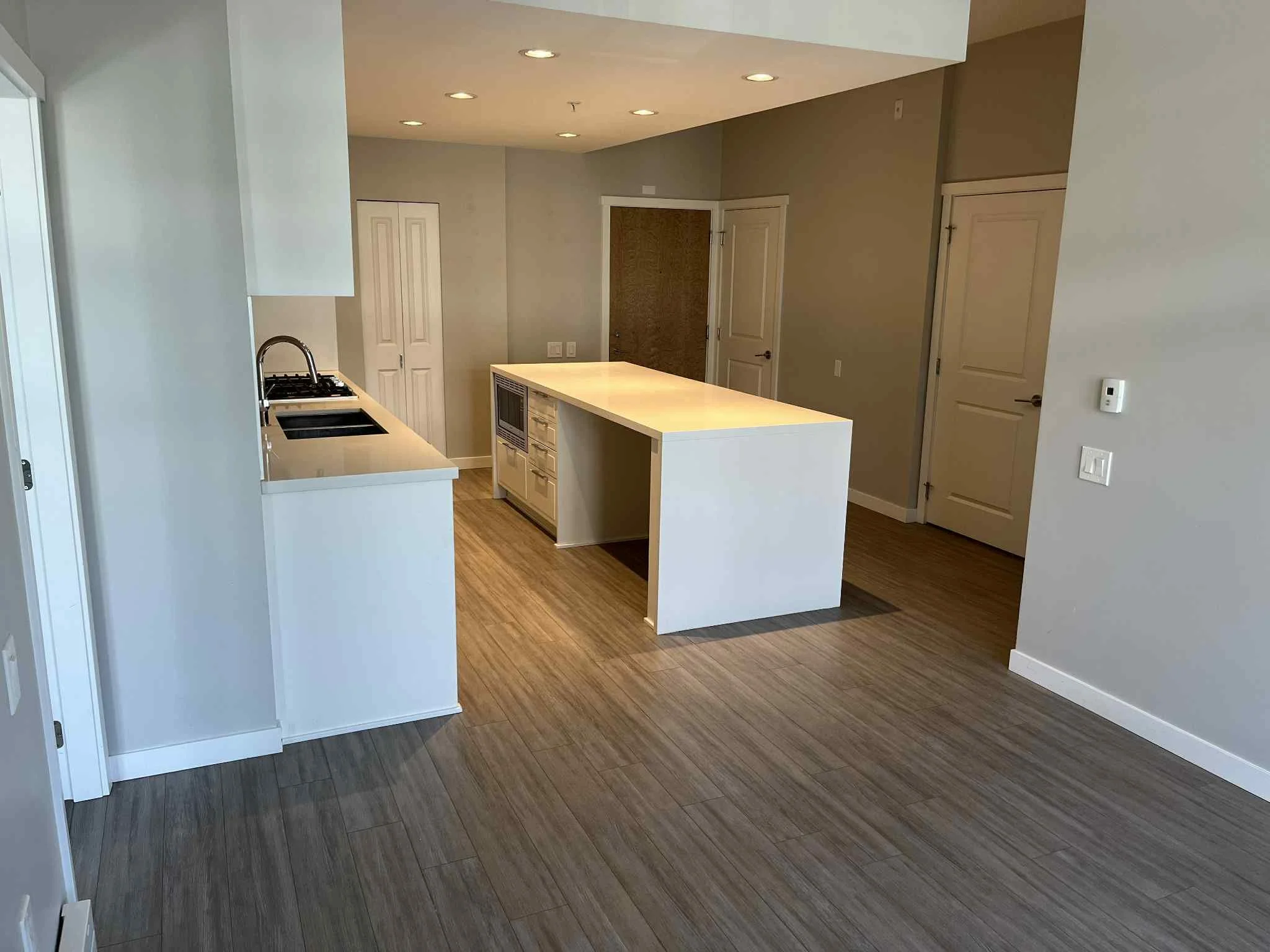 Kitchen 04.jpg