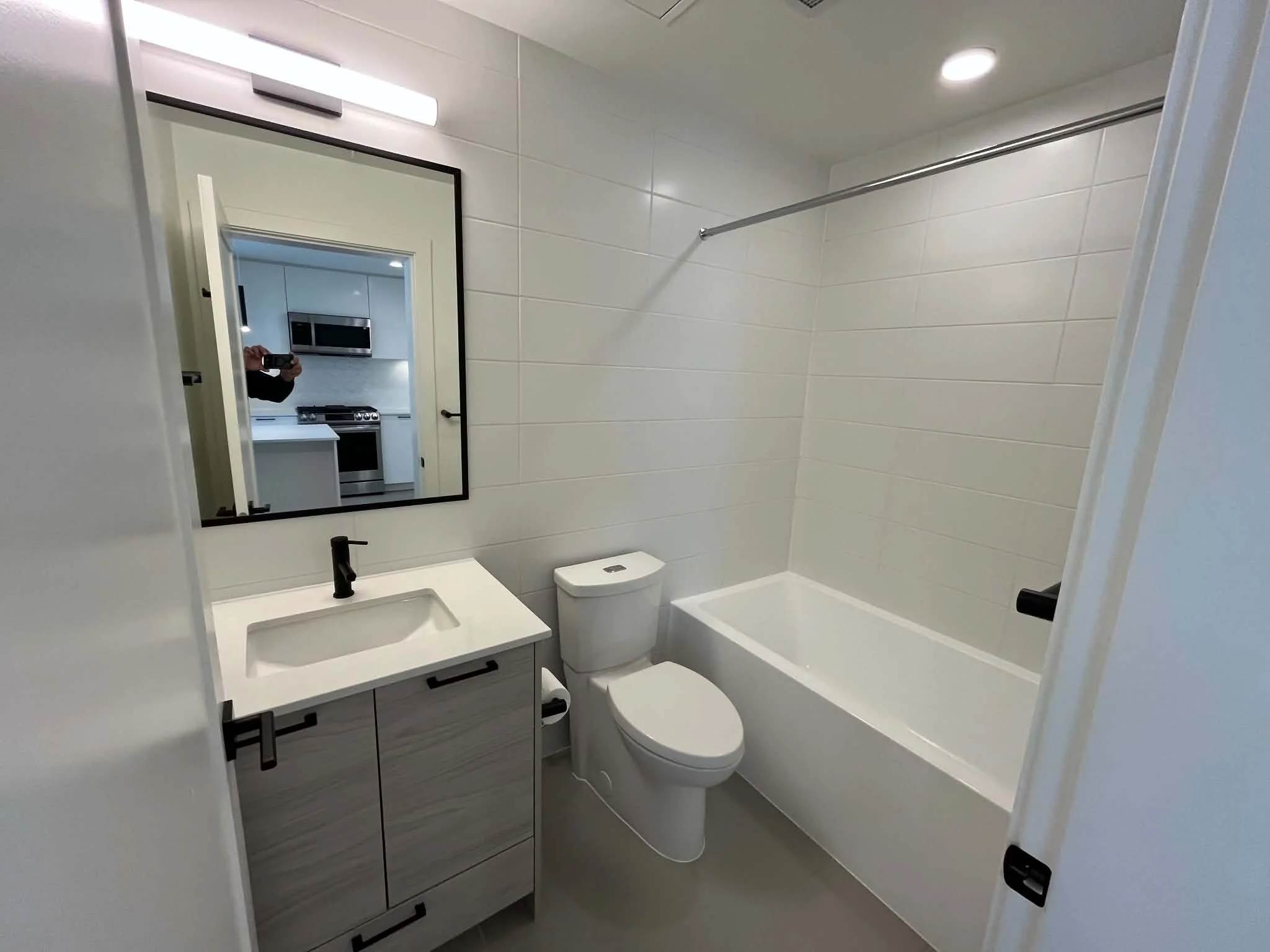 Main Bathroom.jpg